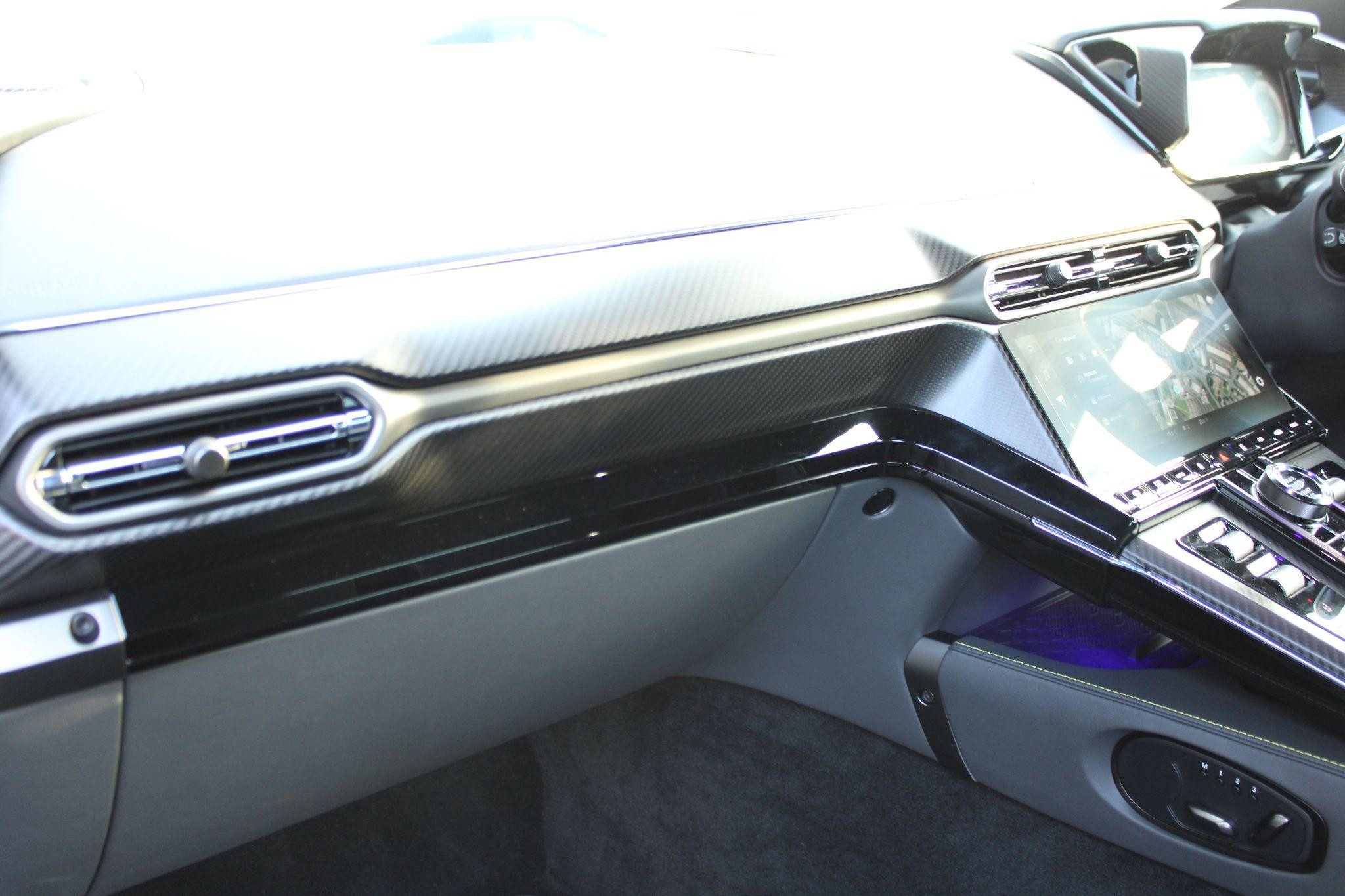Aston Martin Vantage Image 39