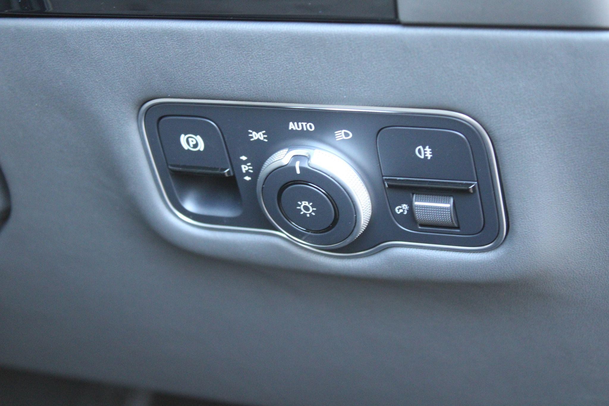 Aston Martin Vantage Image 41