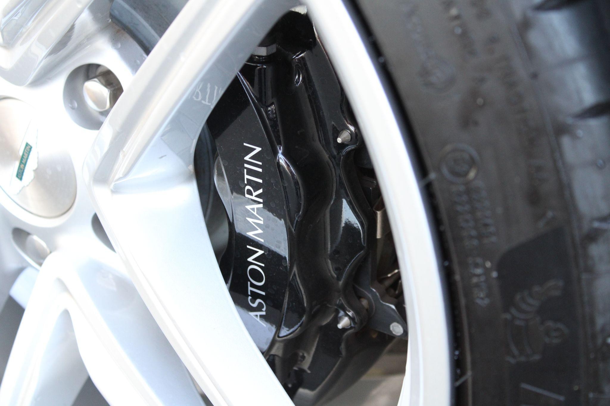 Aston Martin Vantage Image 44