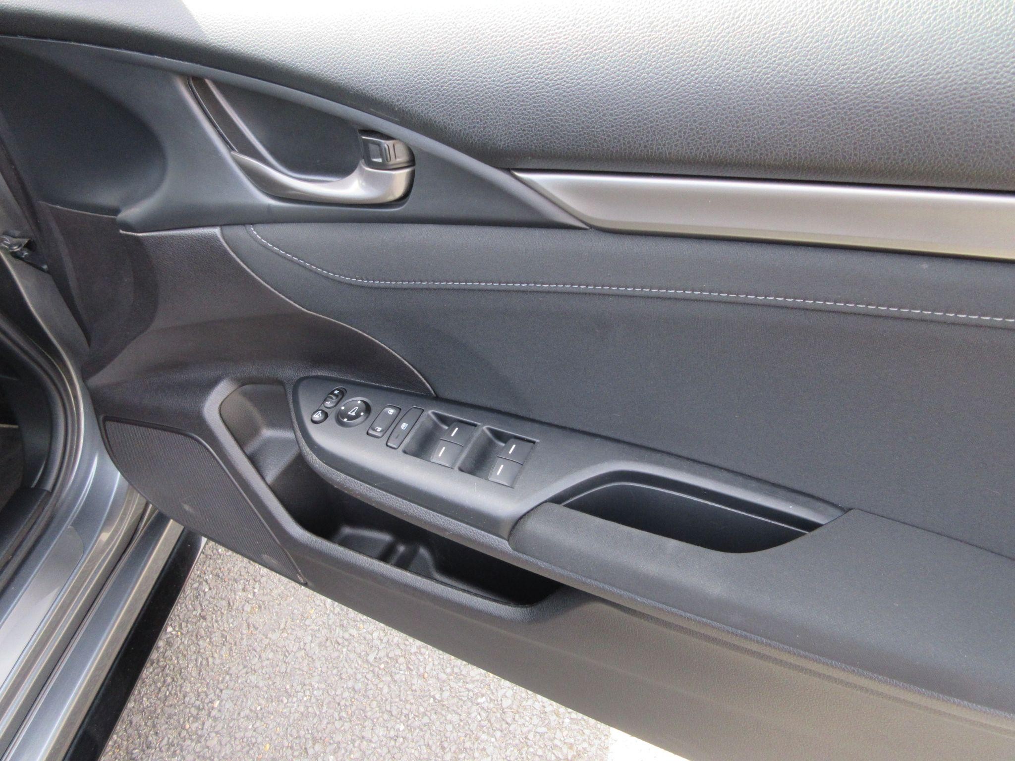 Honda Civic Image 11