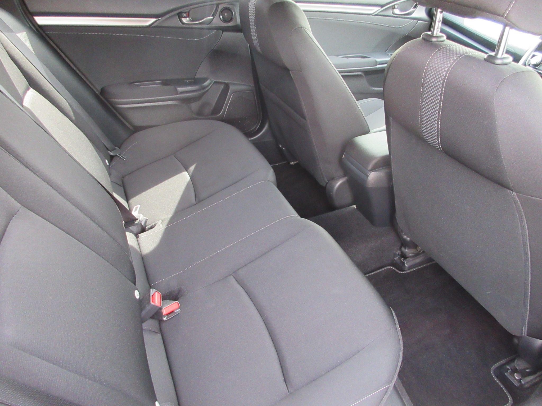 Honda Civic Image 12