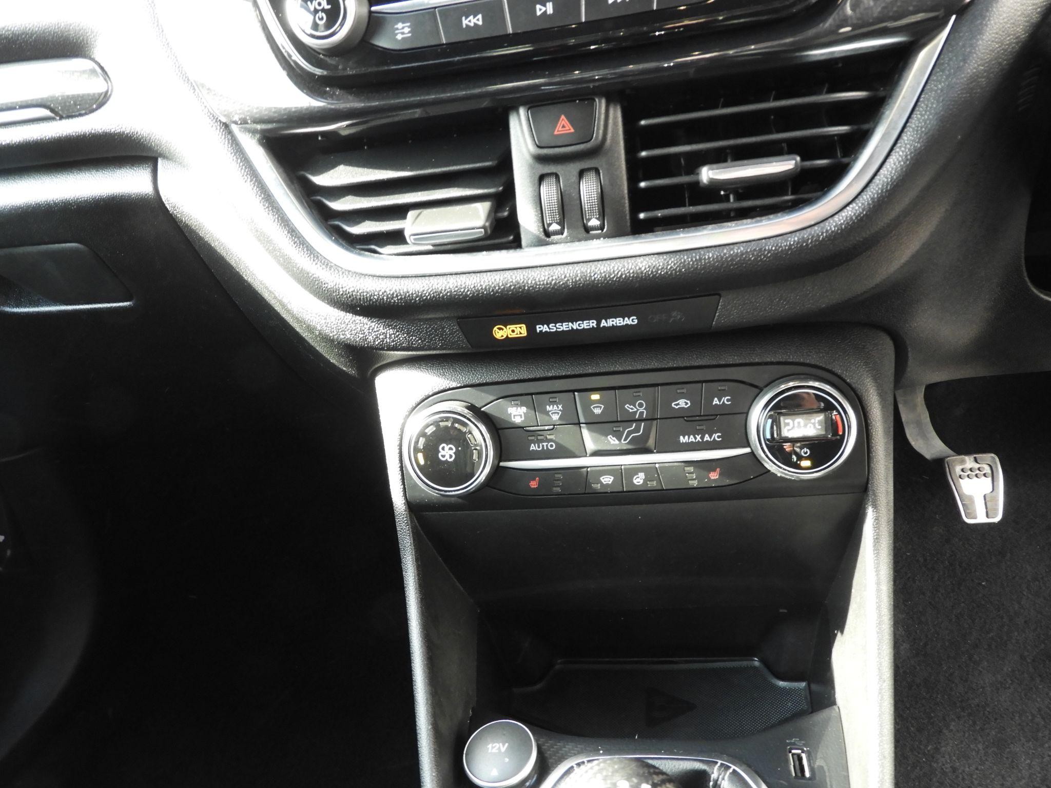 Ford Fiesta Image 17