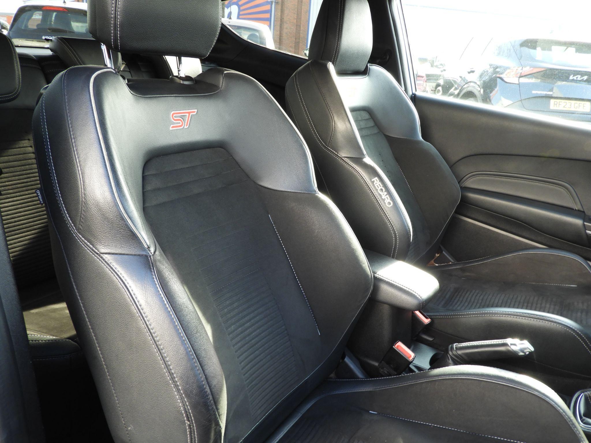 Ford Fiesta Image 19