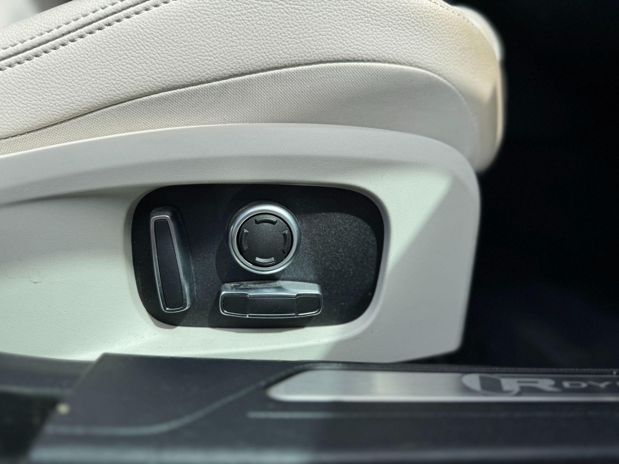 Jaguar XE Image 25