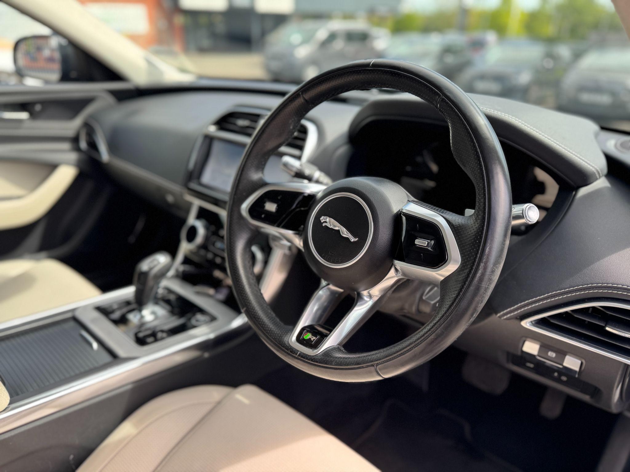 Jaguar XE Image 28