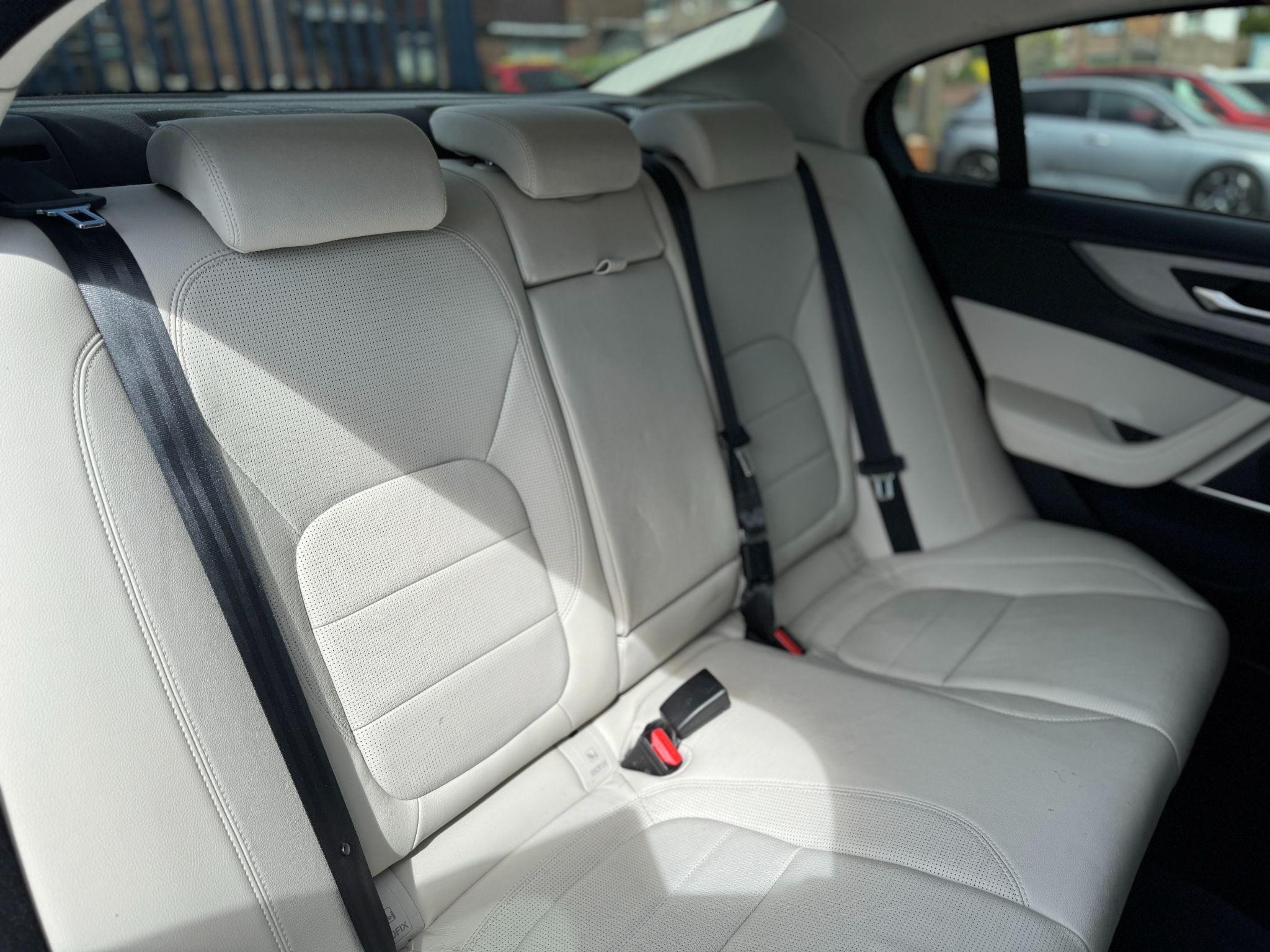 Jaguar XE Image 30