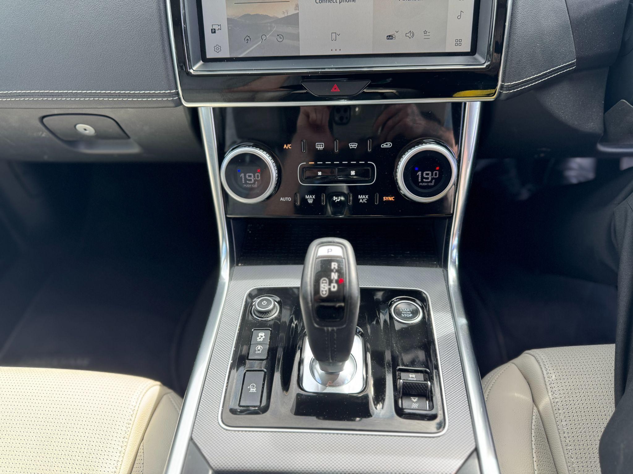 Jaguar XE Image 36