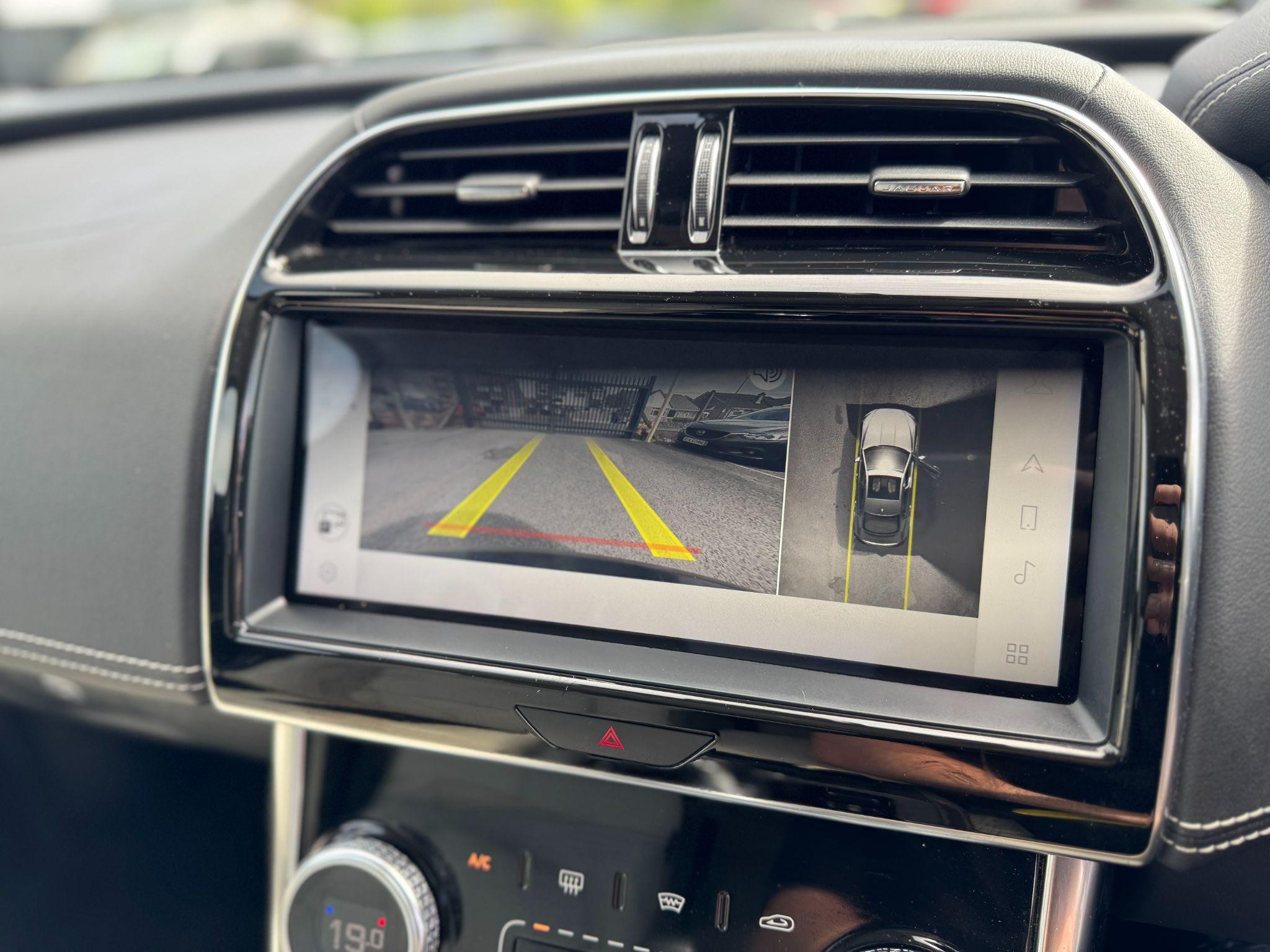 Jaguar XE Image 37