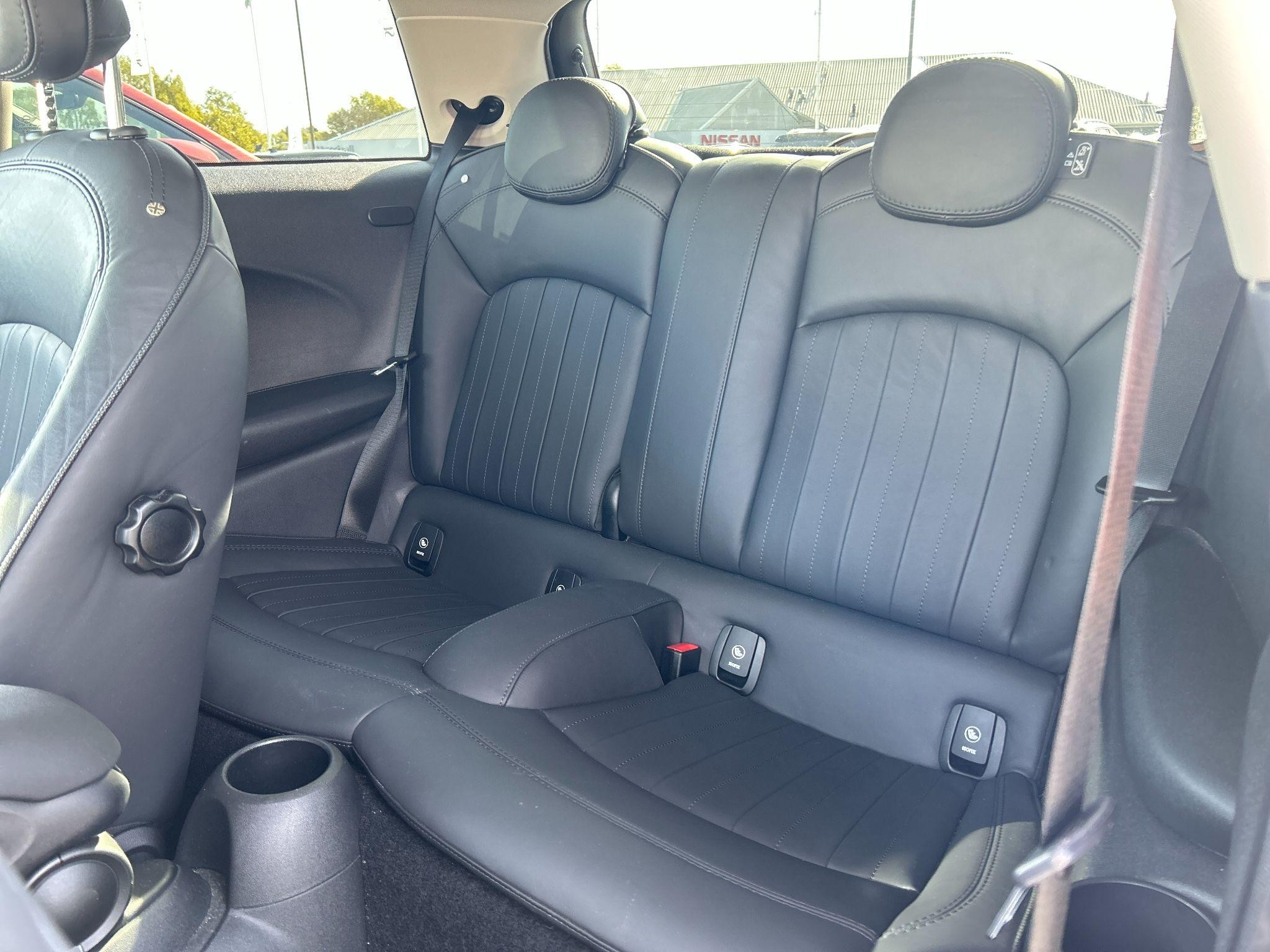 MINI Hatch Image 11