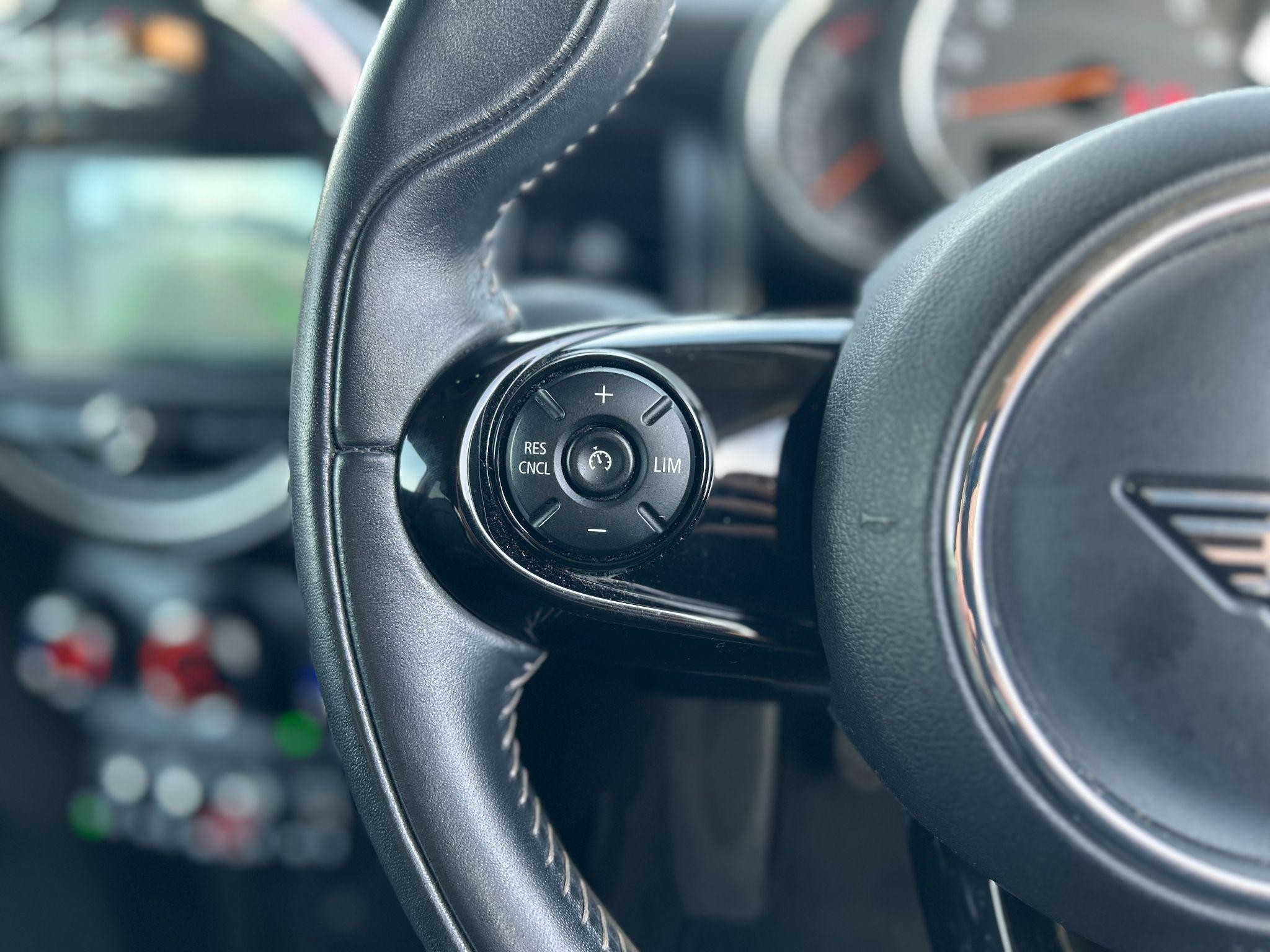MINI Hatch Image 17