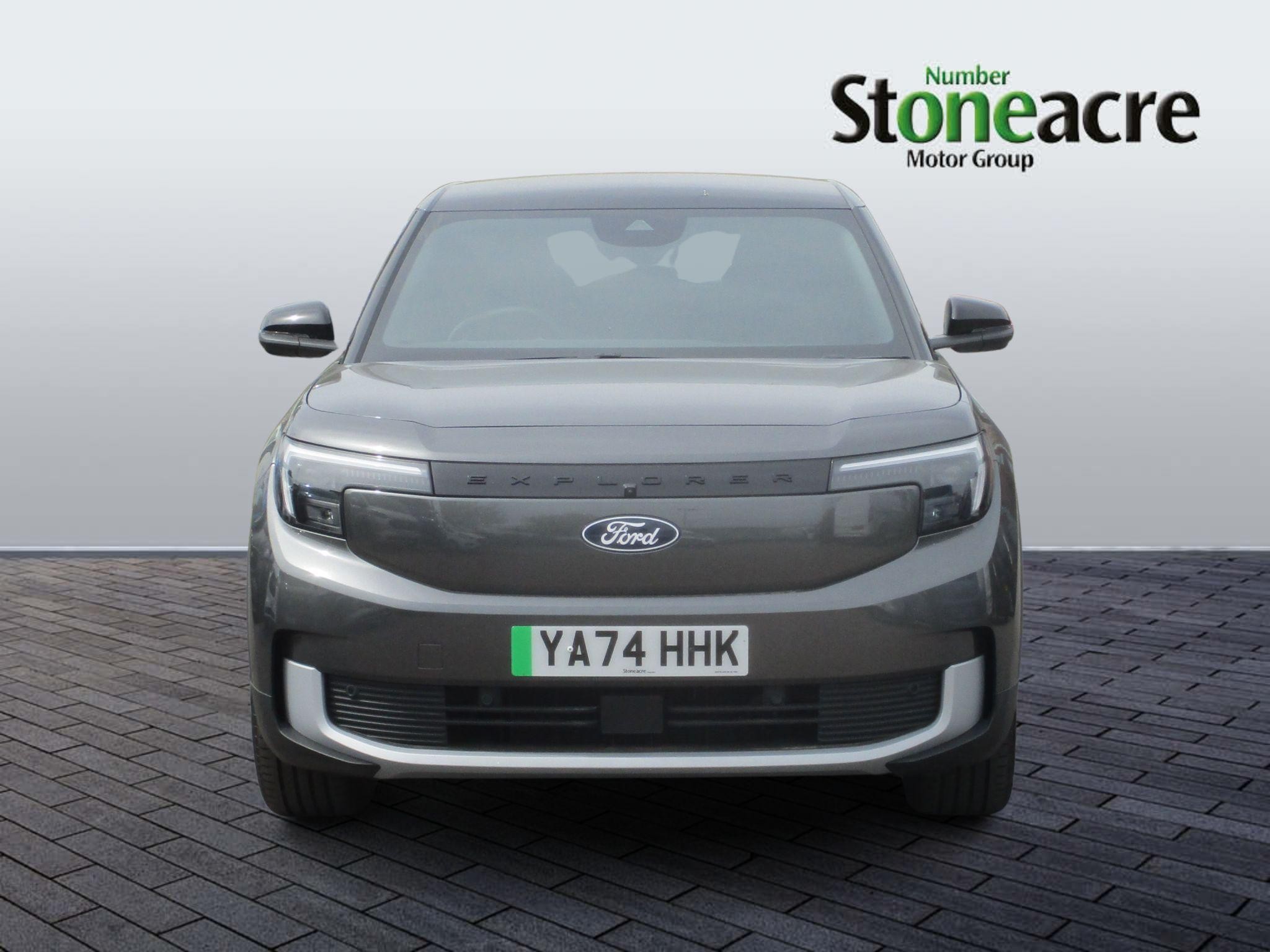 Ford Explorer Image 4