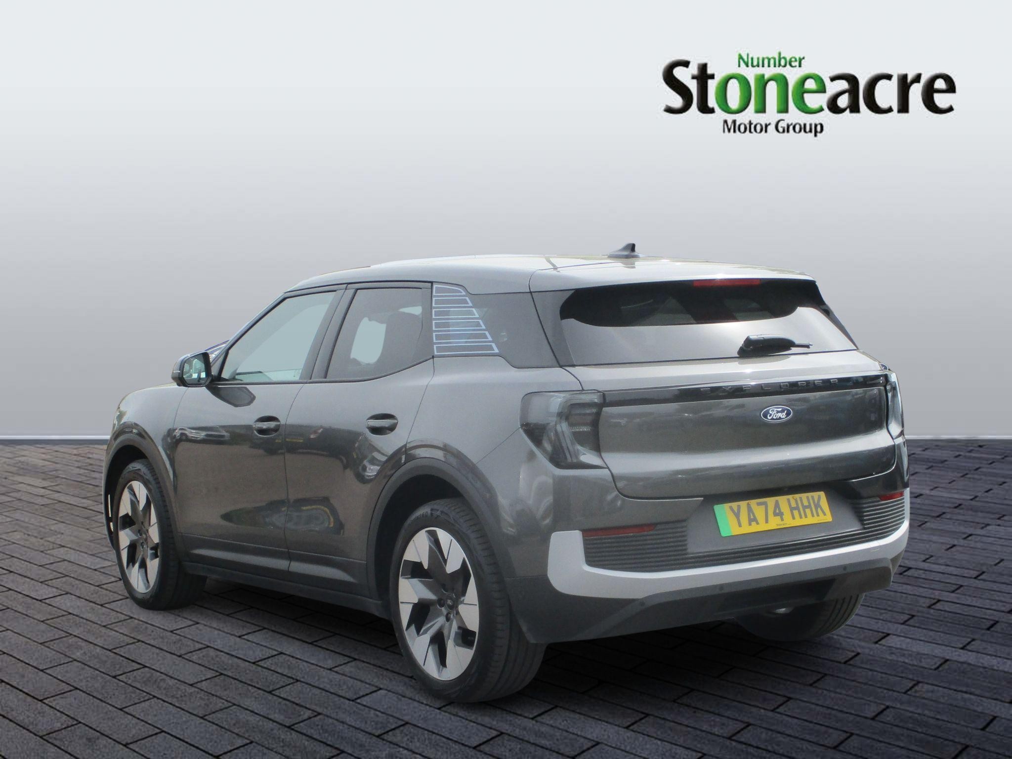 Ford Explorer Image 6