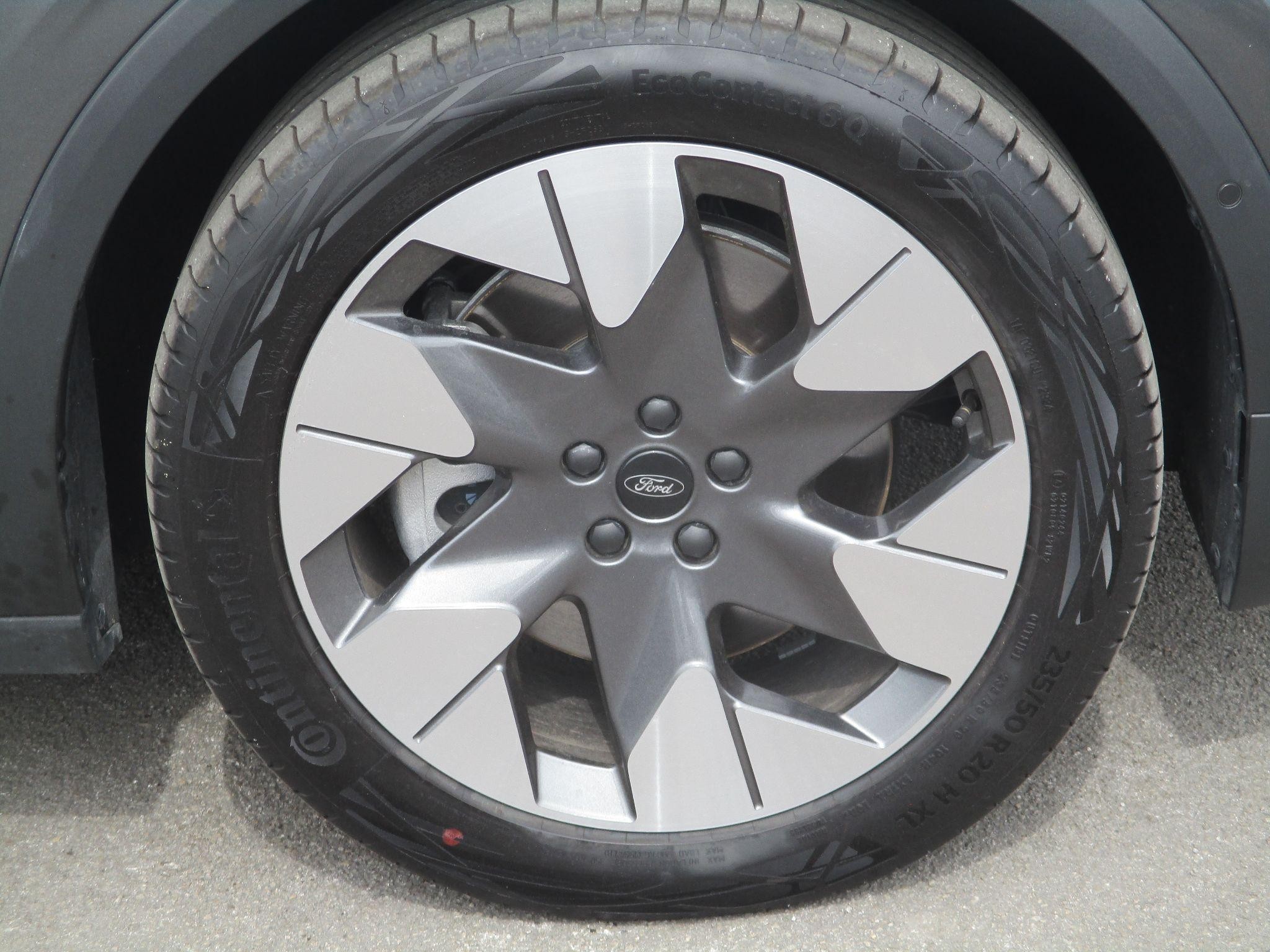Ford Explorer Image 9