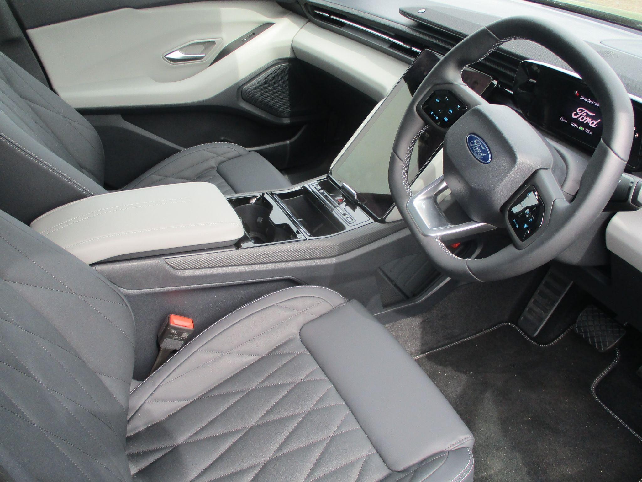 Ford Explorer Image 10