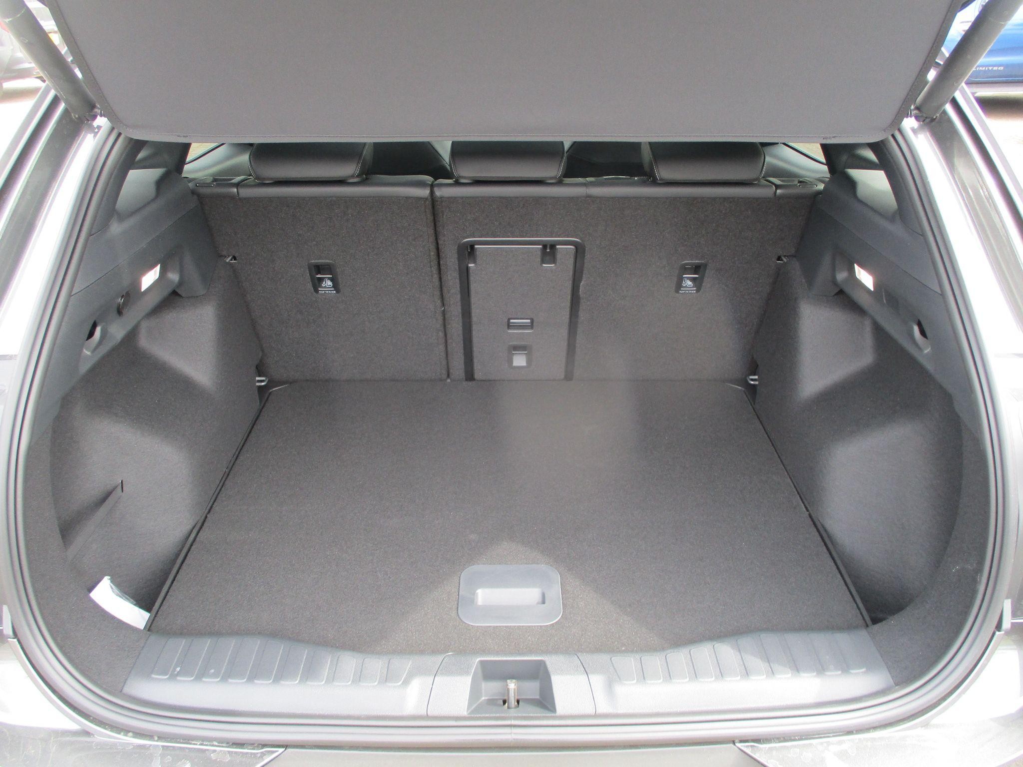Ford Explorer Image 21