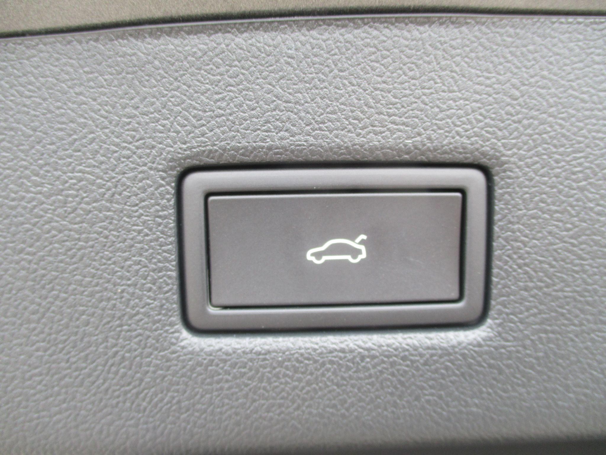 Ford Explorer Image 22