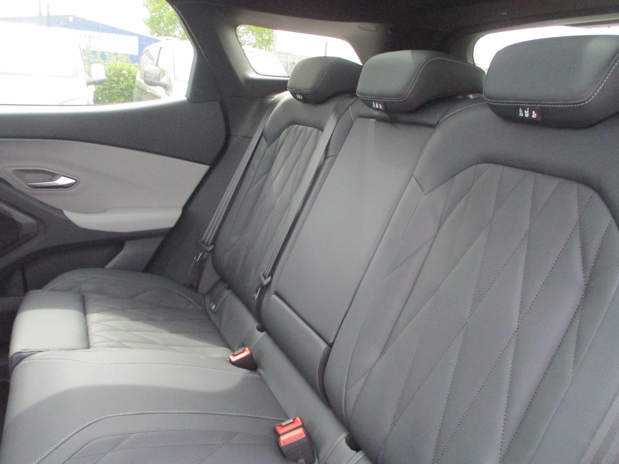 Ford Explorer Image 23
