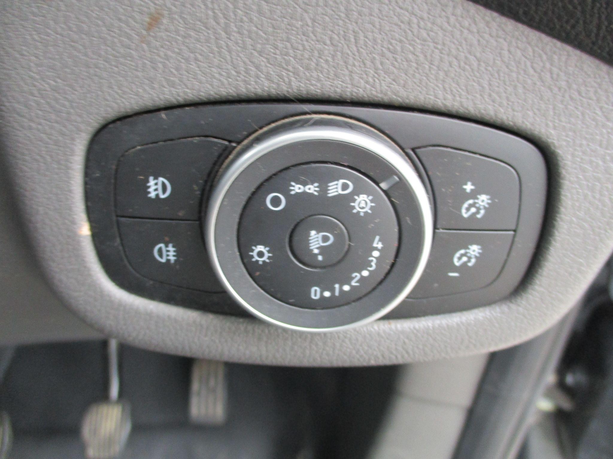 Ford Transit Connect Image 11