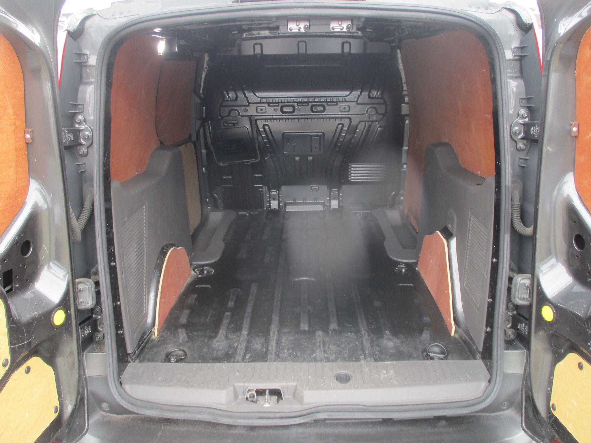Ford Transit Connect Image 16