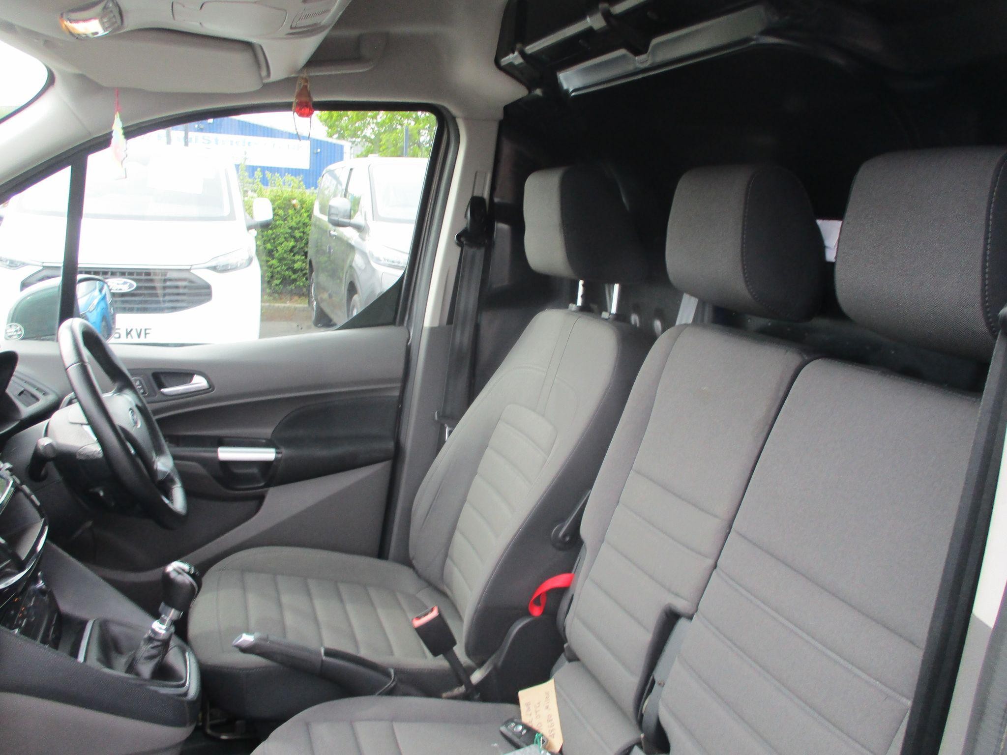 Ford Transit Connect Image 18