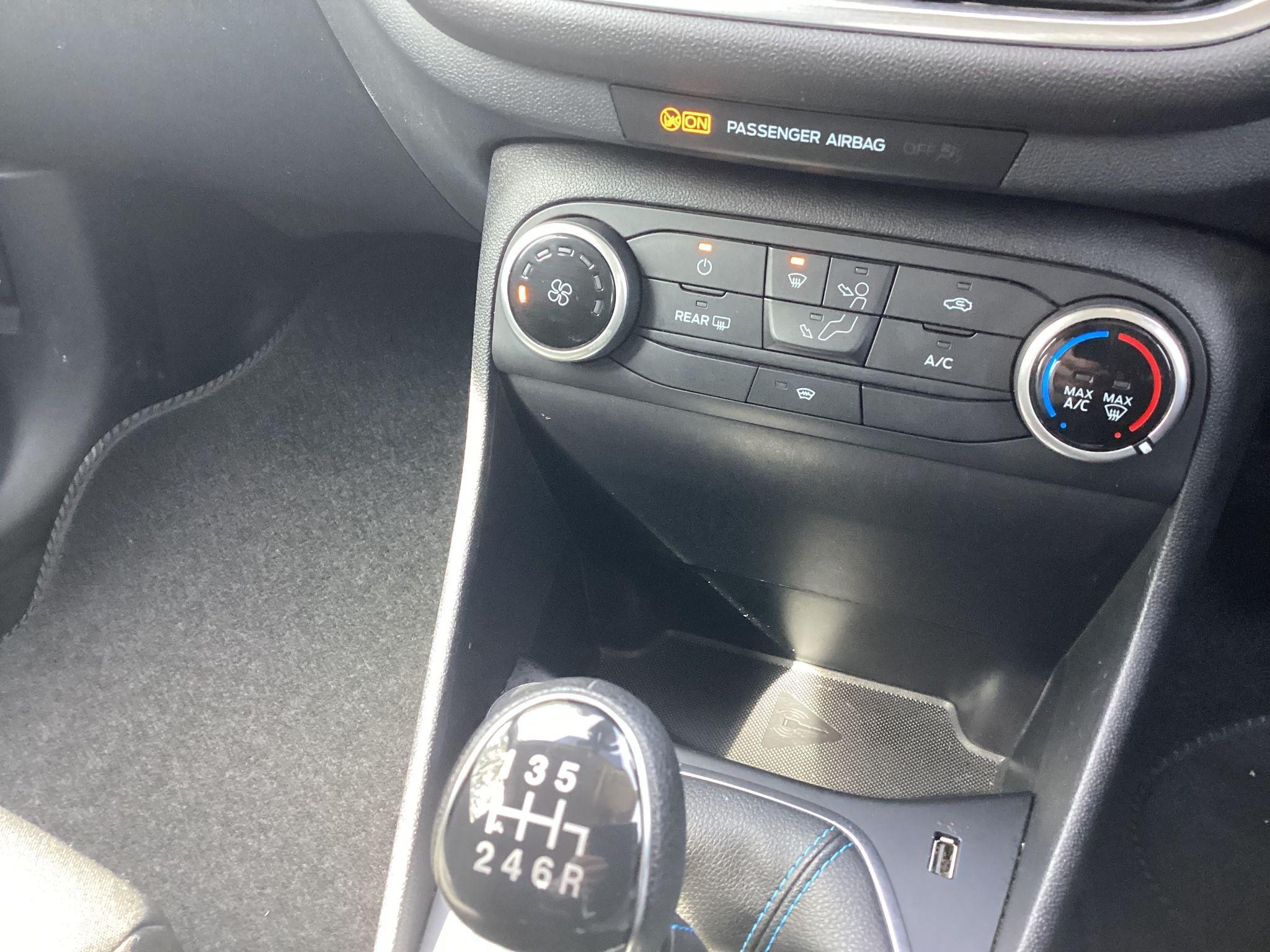 Ford Fiesta Image 25