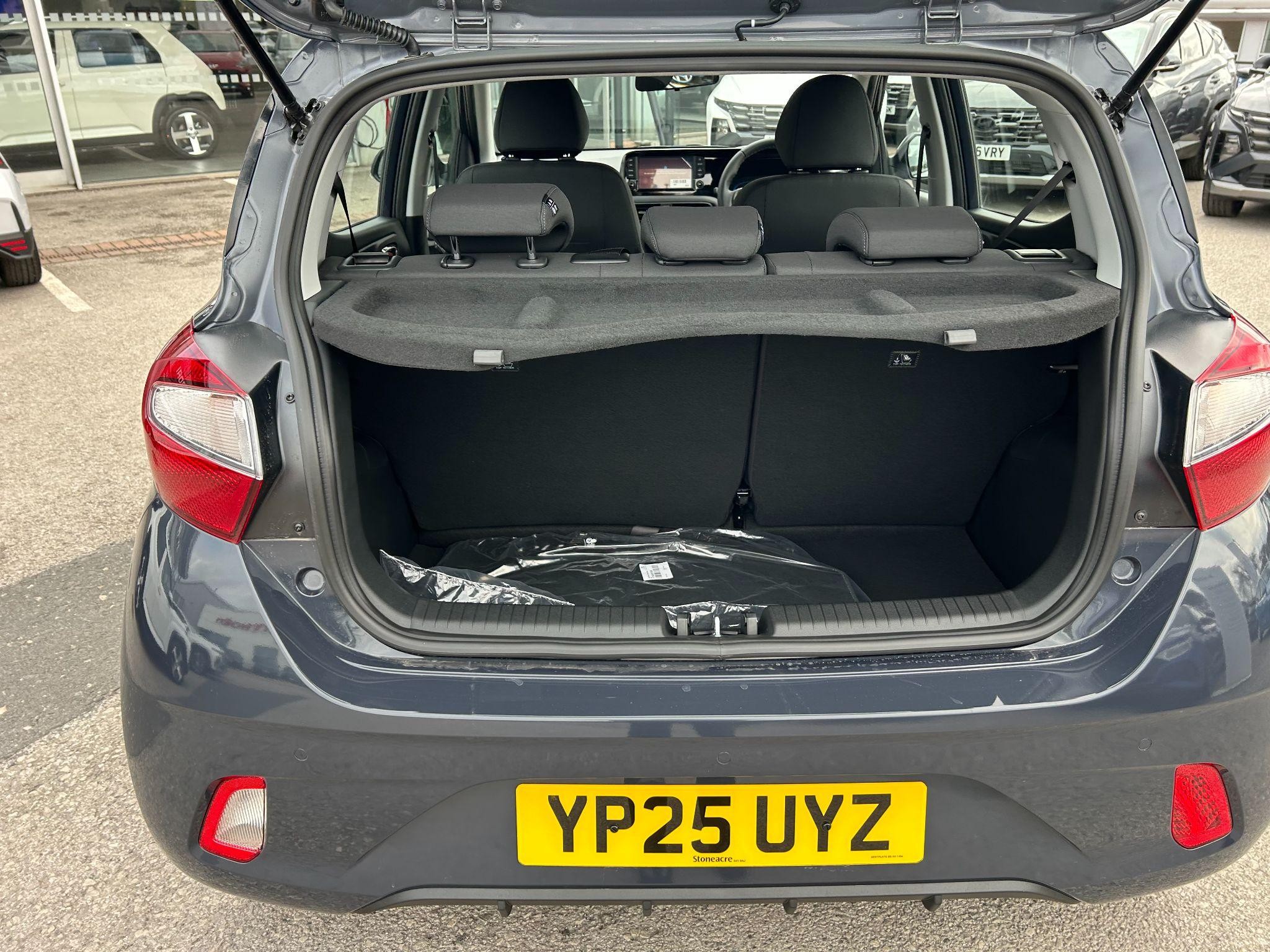 Hyundai i10 Image 10