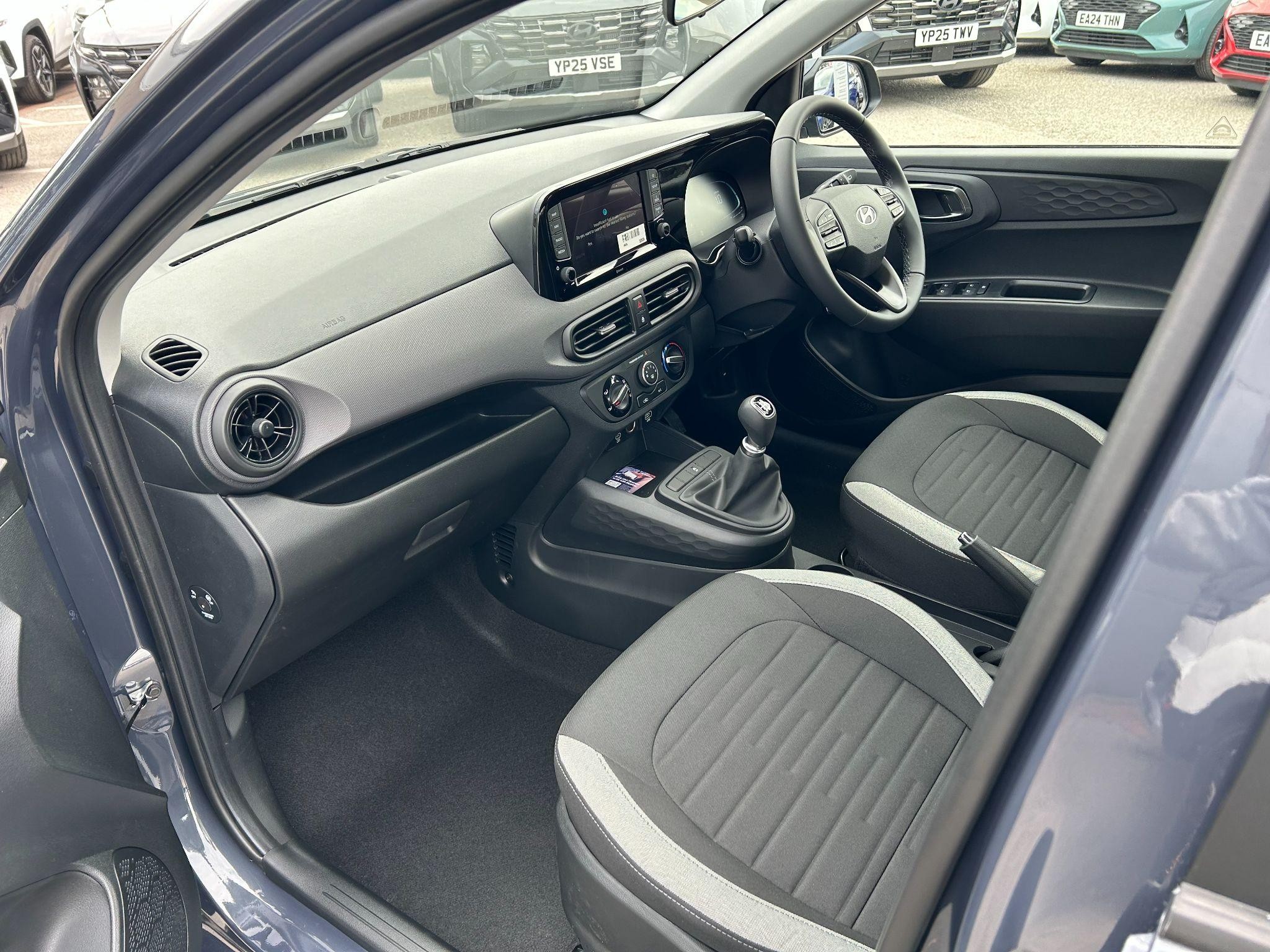 Hyundai i10 Image 12