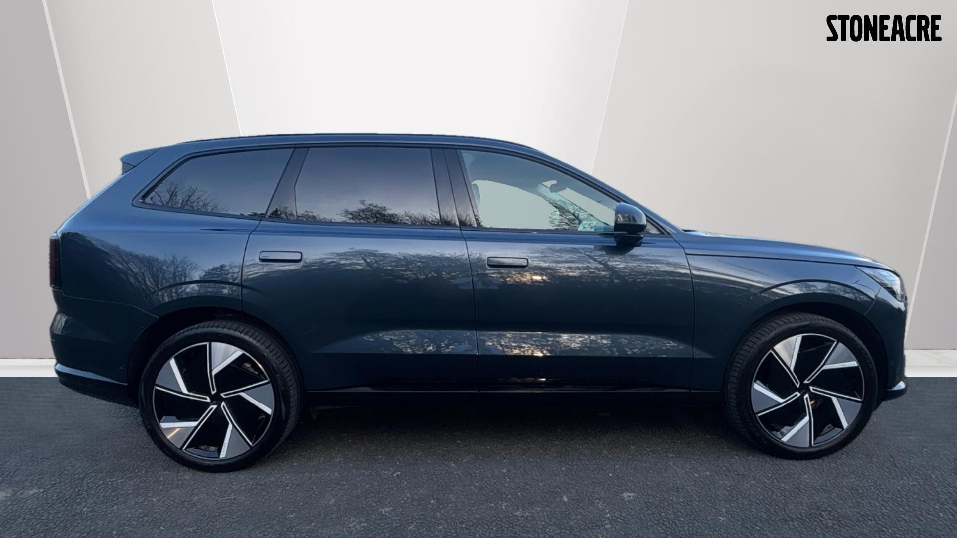 Volvo EX90 Image 3