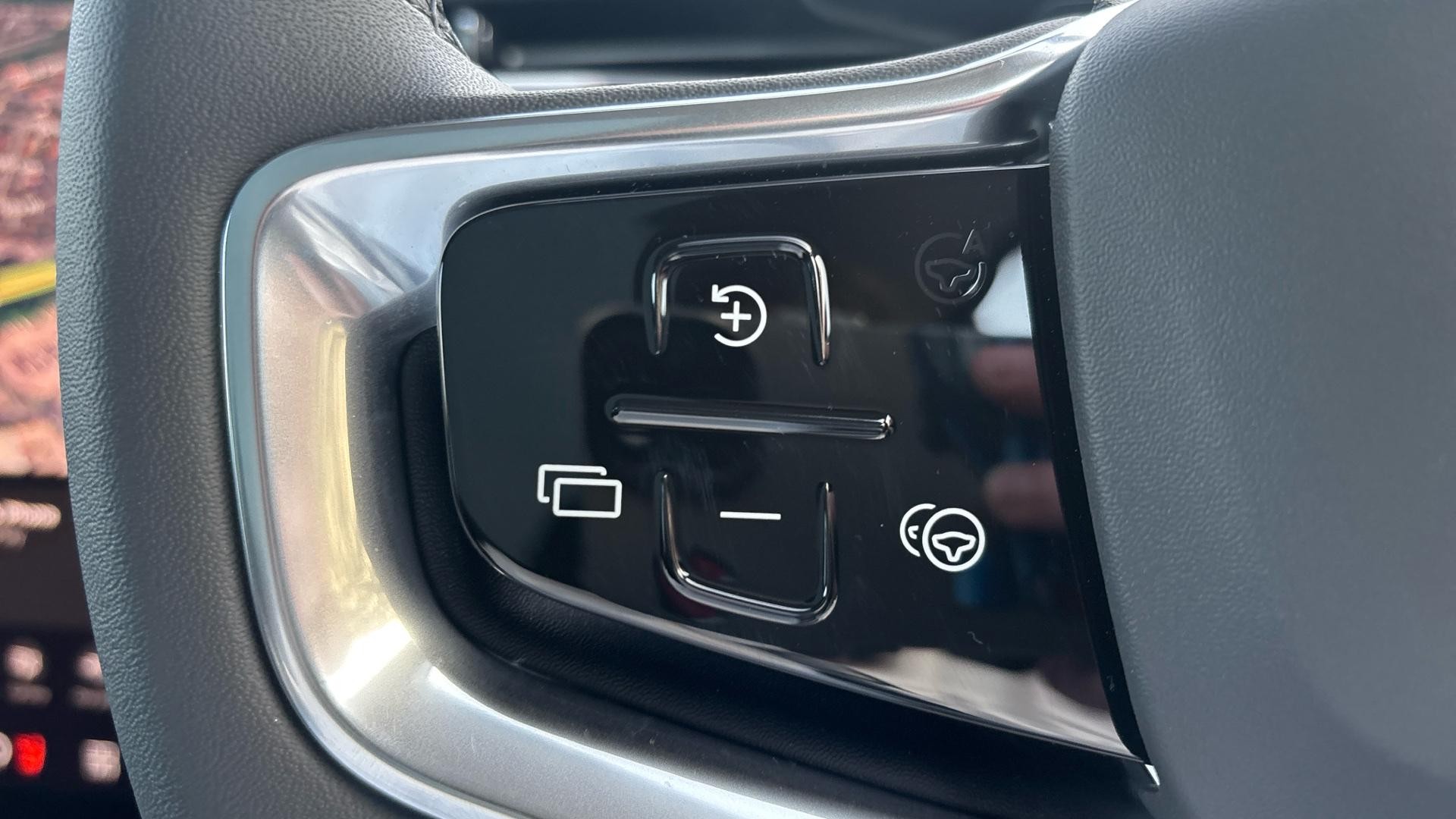 Volvo EX90 Image 18