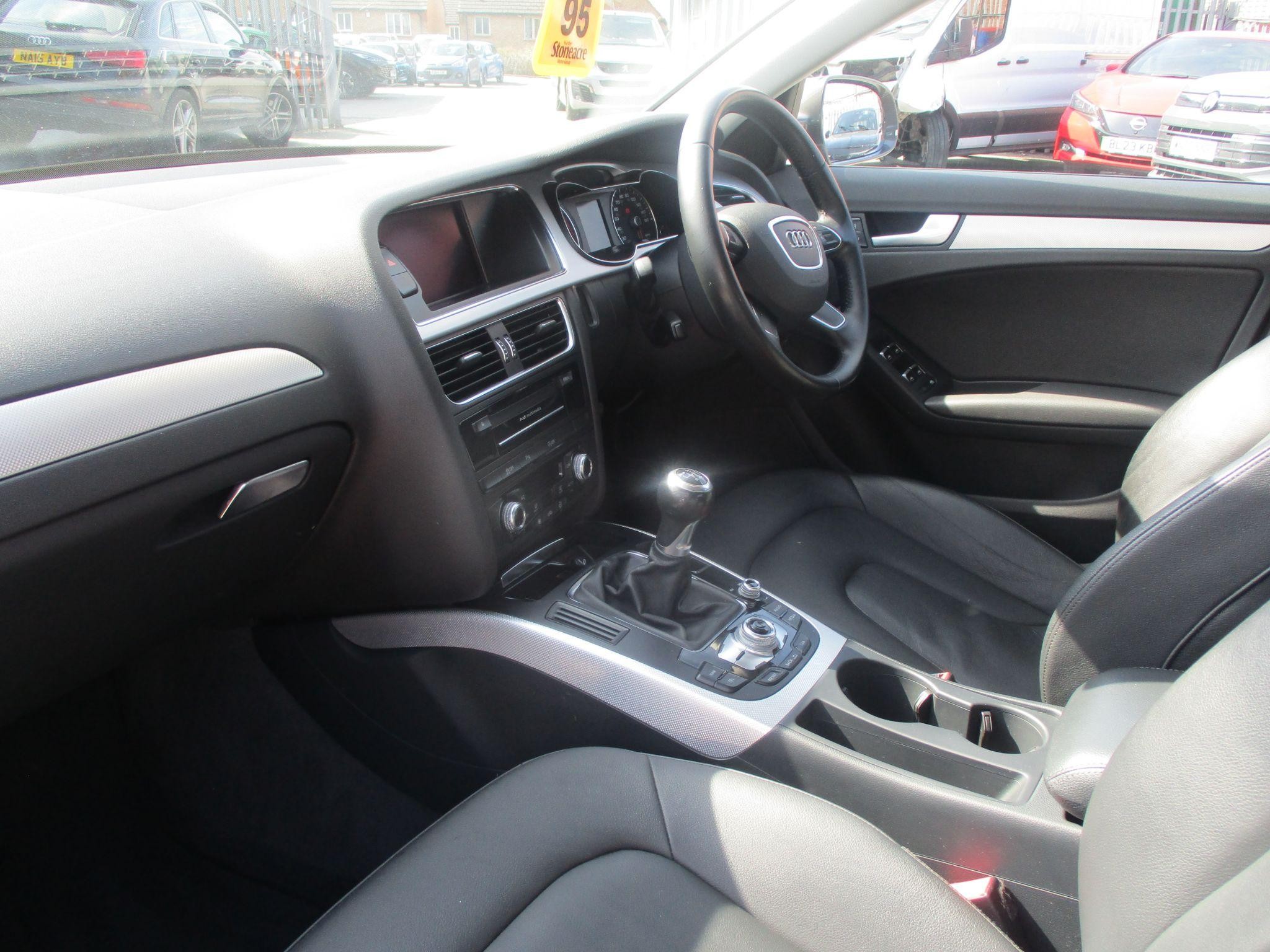 Audi A4 Image 10