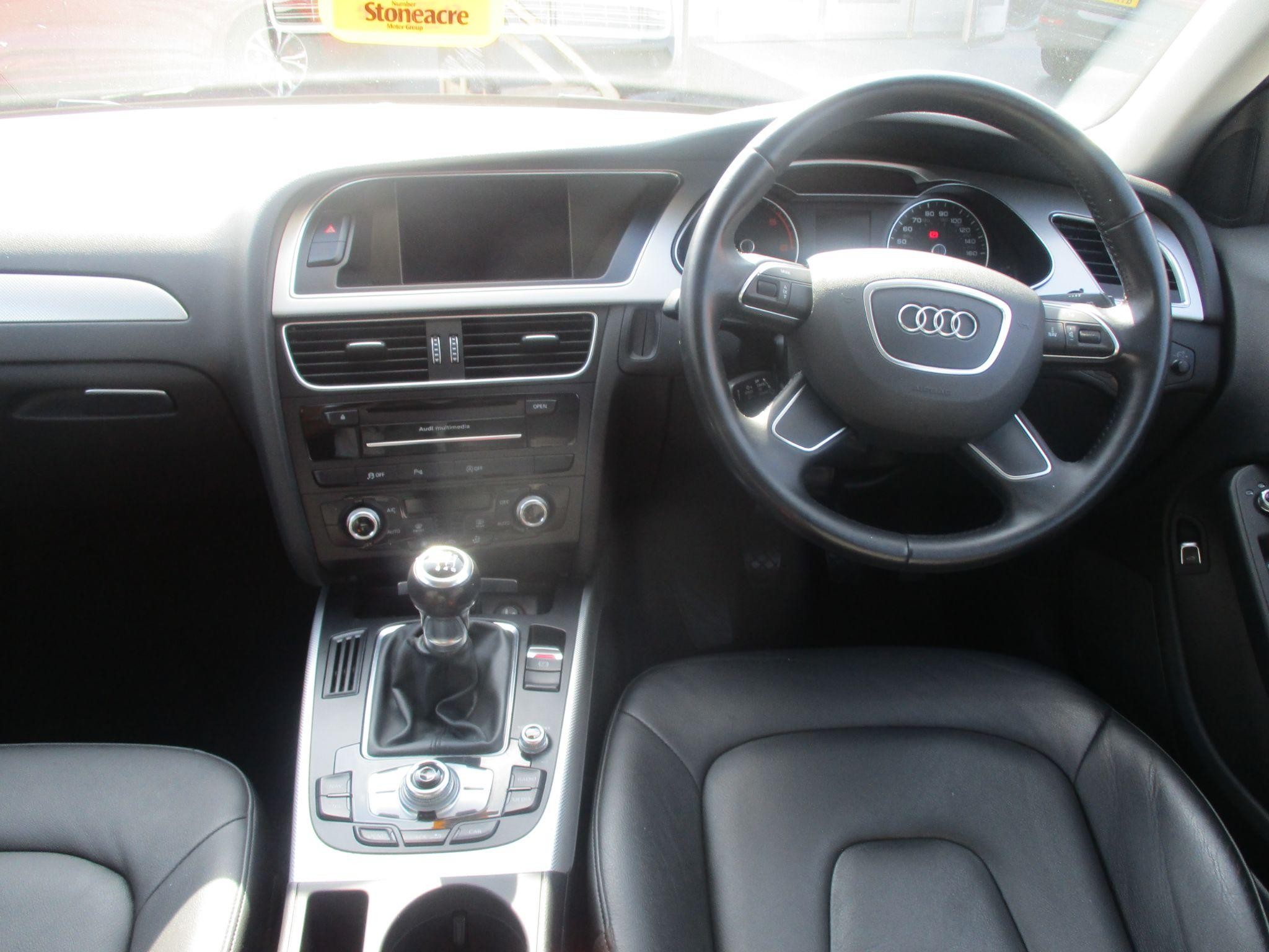 Audi A4 Image 11