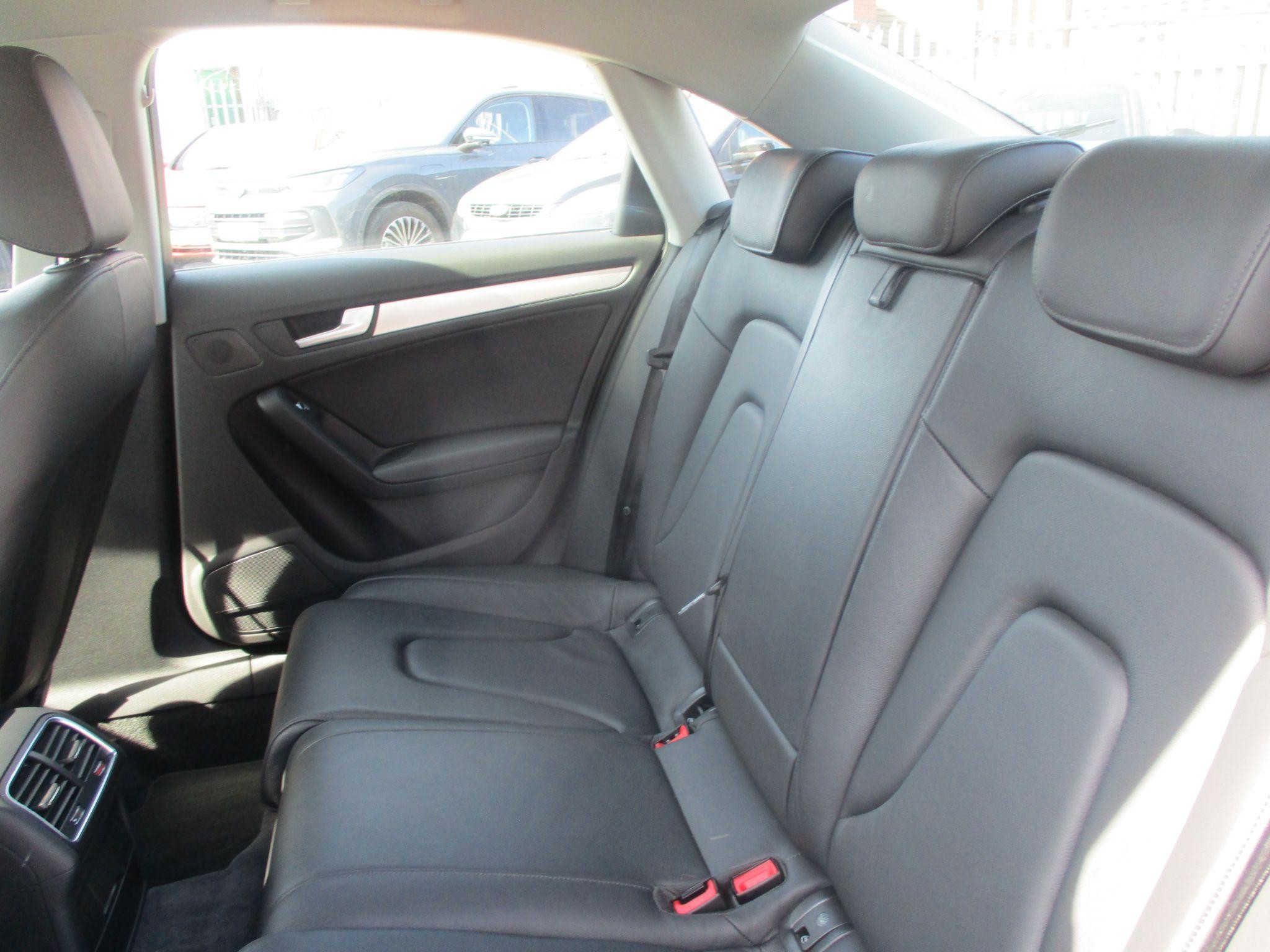Audi A4 Image 16