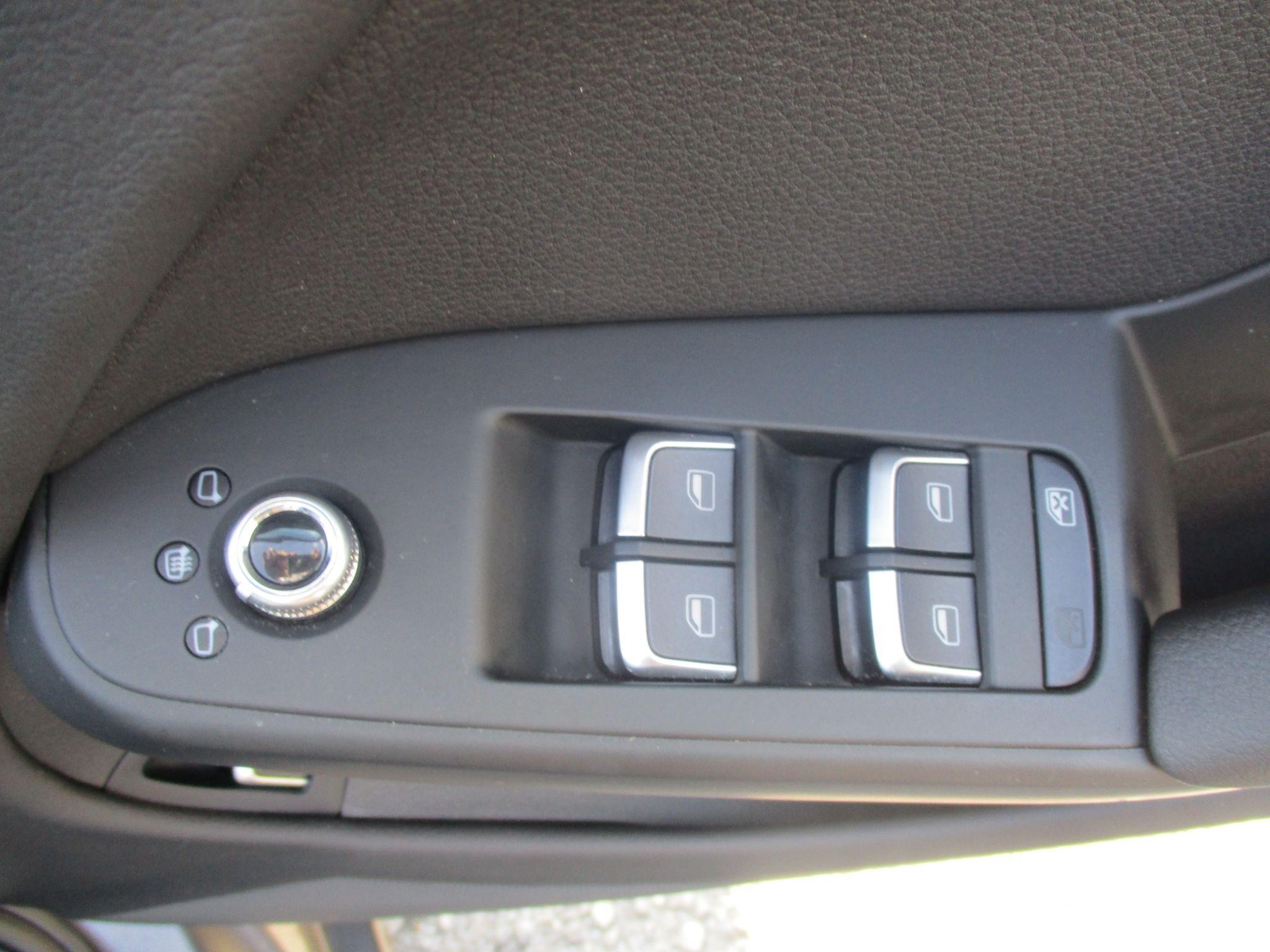 Audi A4 Image 24