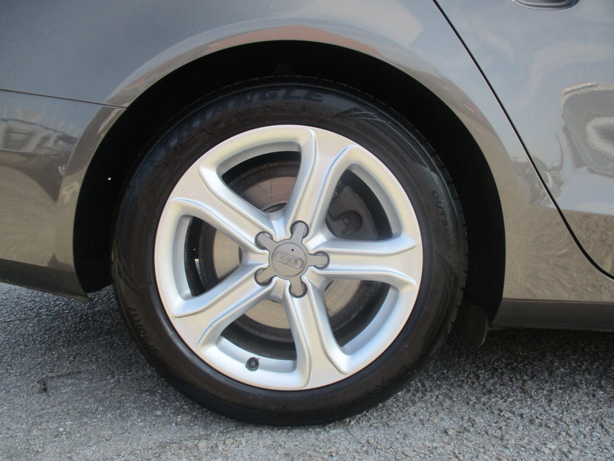Audi A4 Image 25