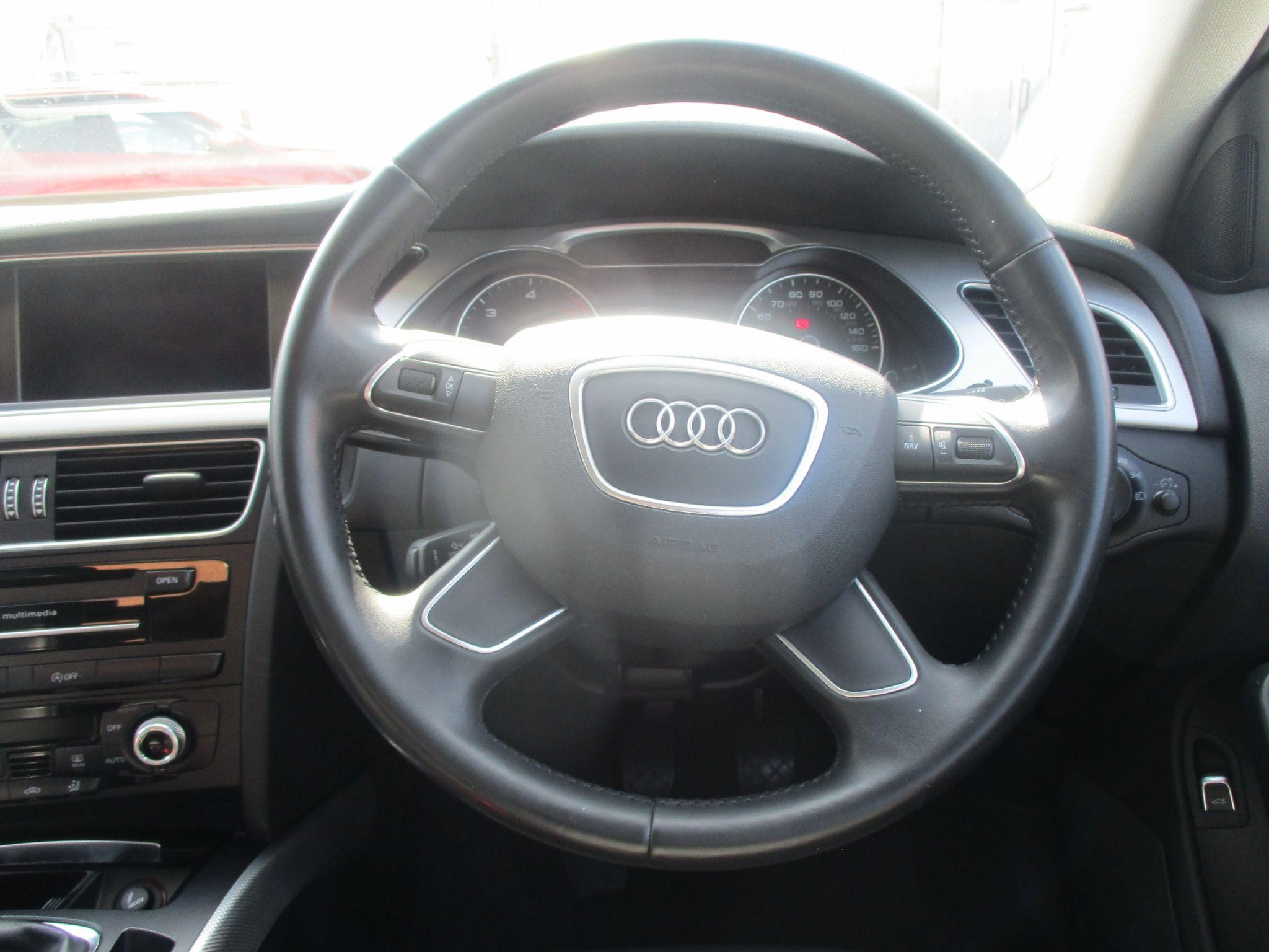 Audi A4 Image 32