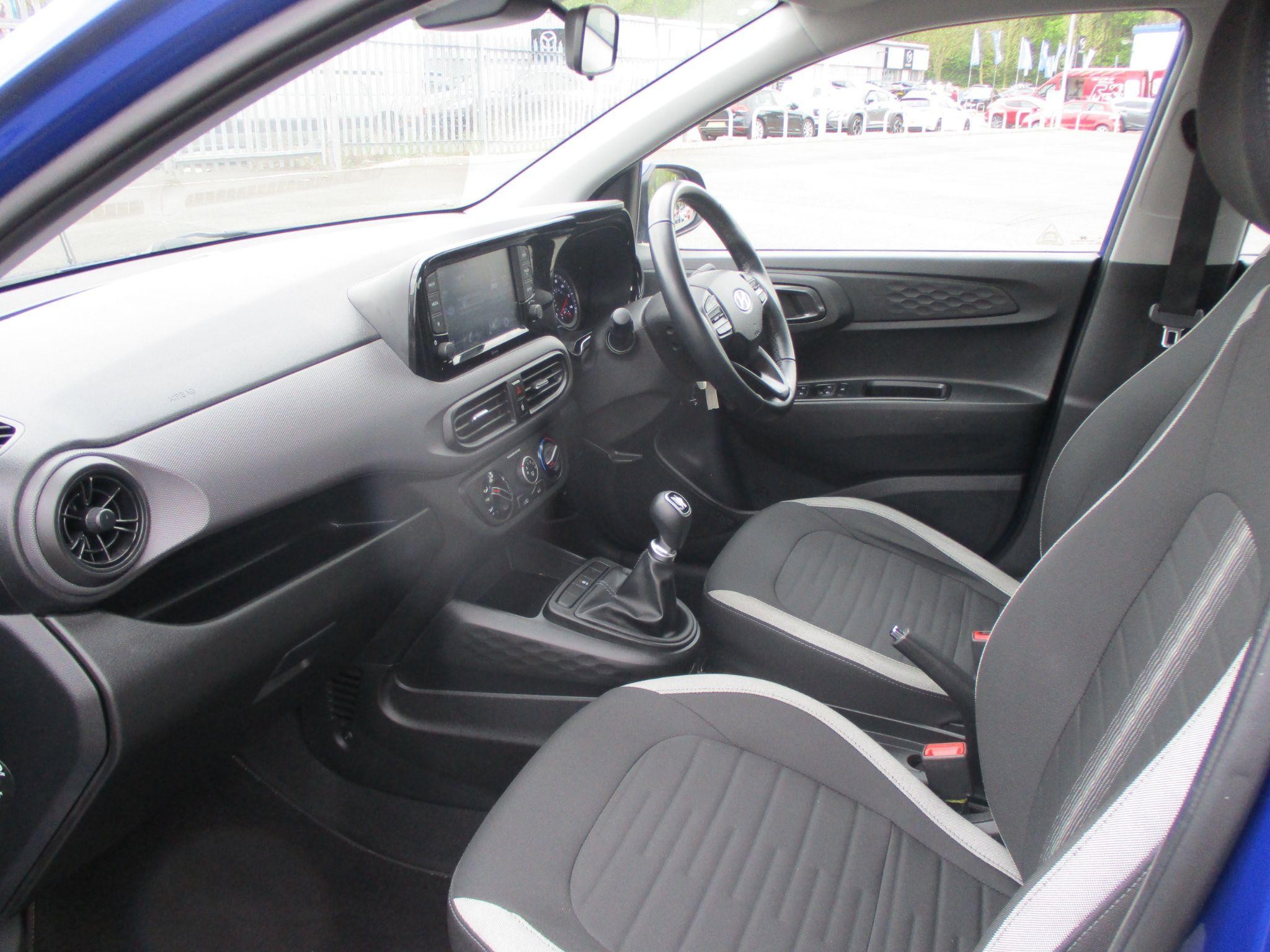Hyundai i10 Image 12