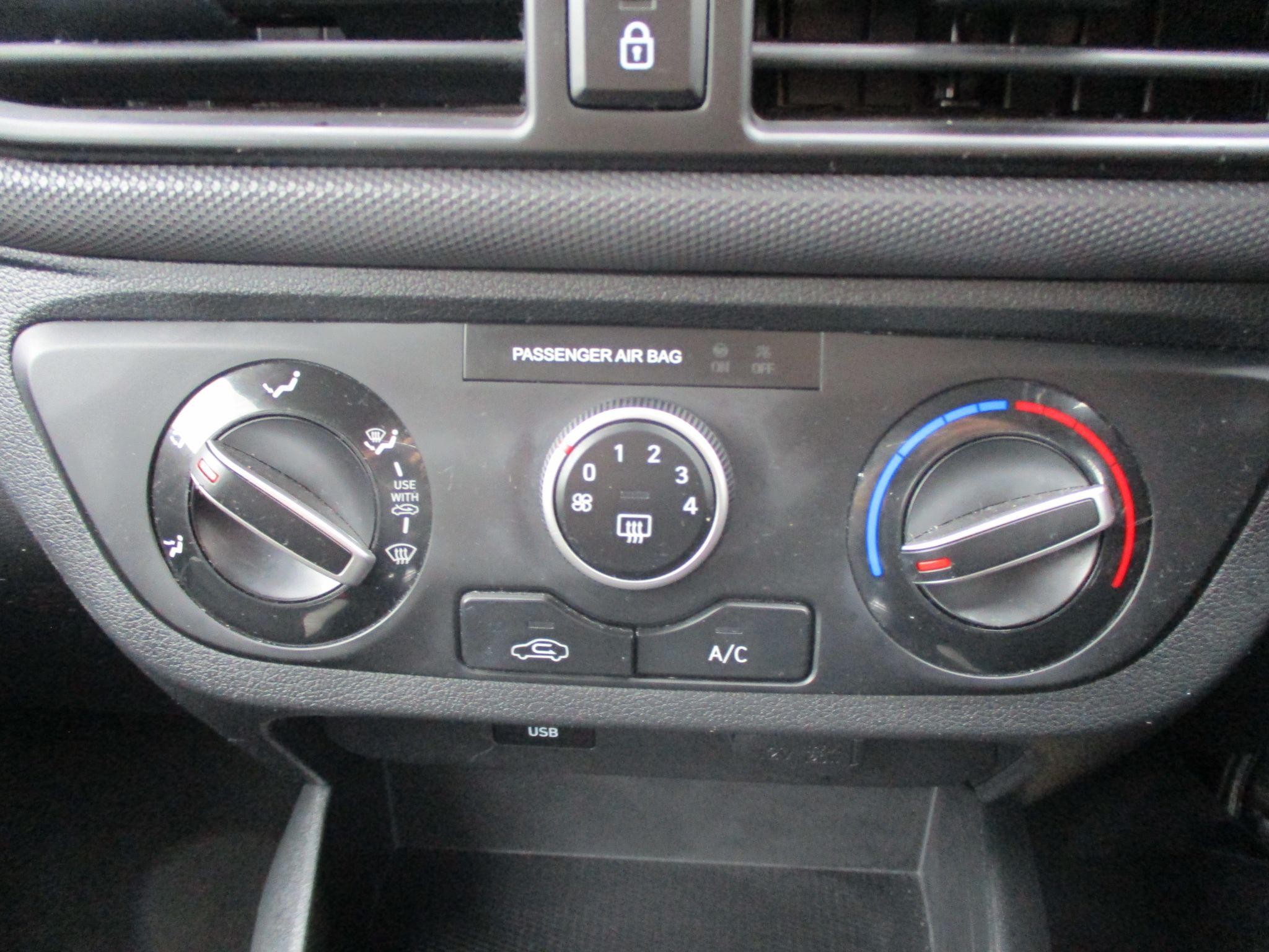 Hyundai i10 Image 17