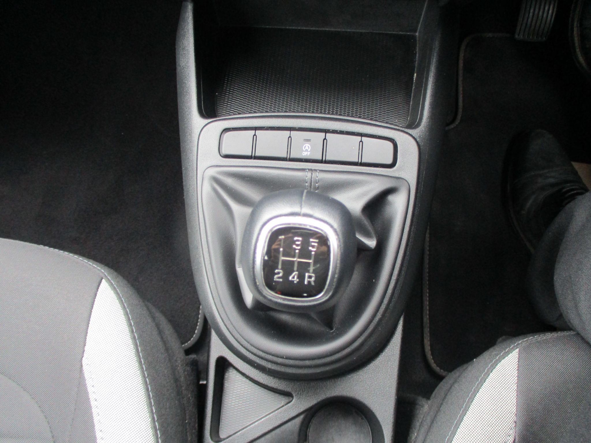 Hyundai i10 Image 18