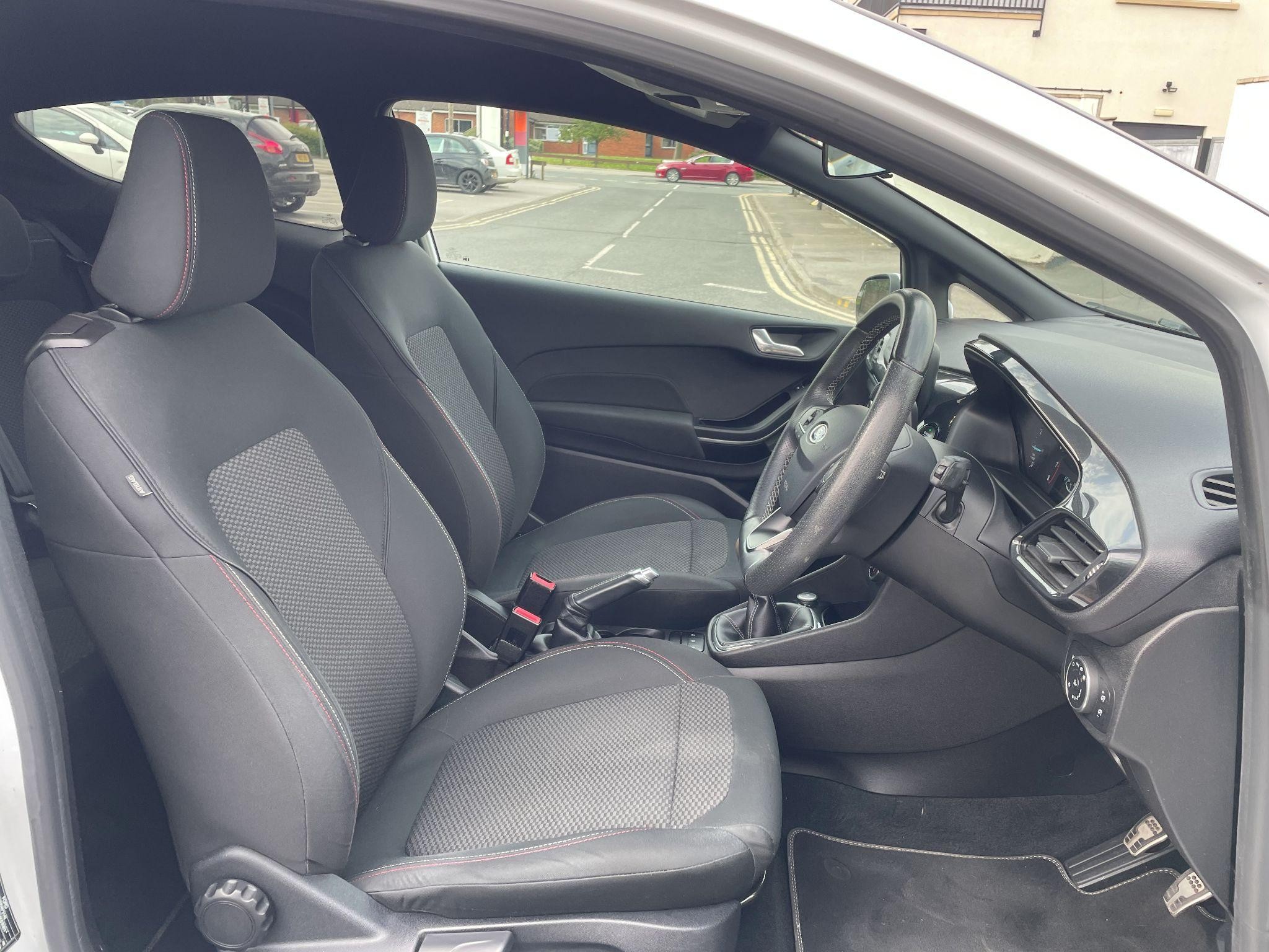 Ford Fiesta Image 11