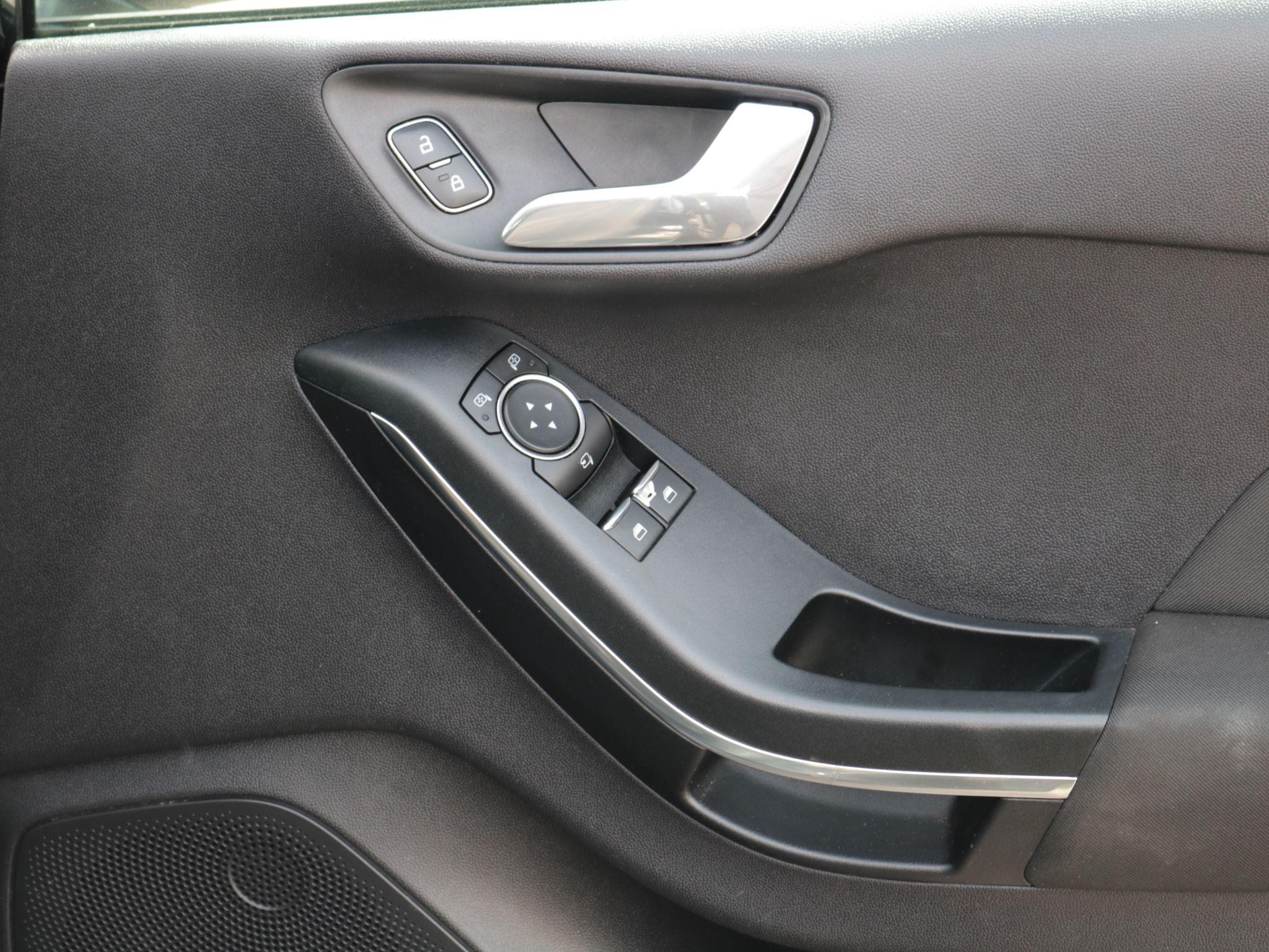 Ford Fiesta Image 26