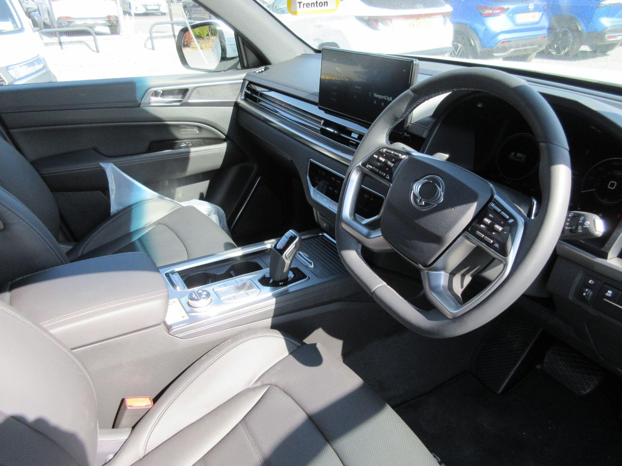 KGM Rexton Image 10