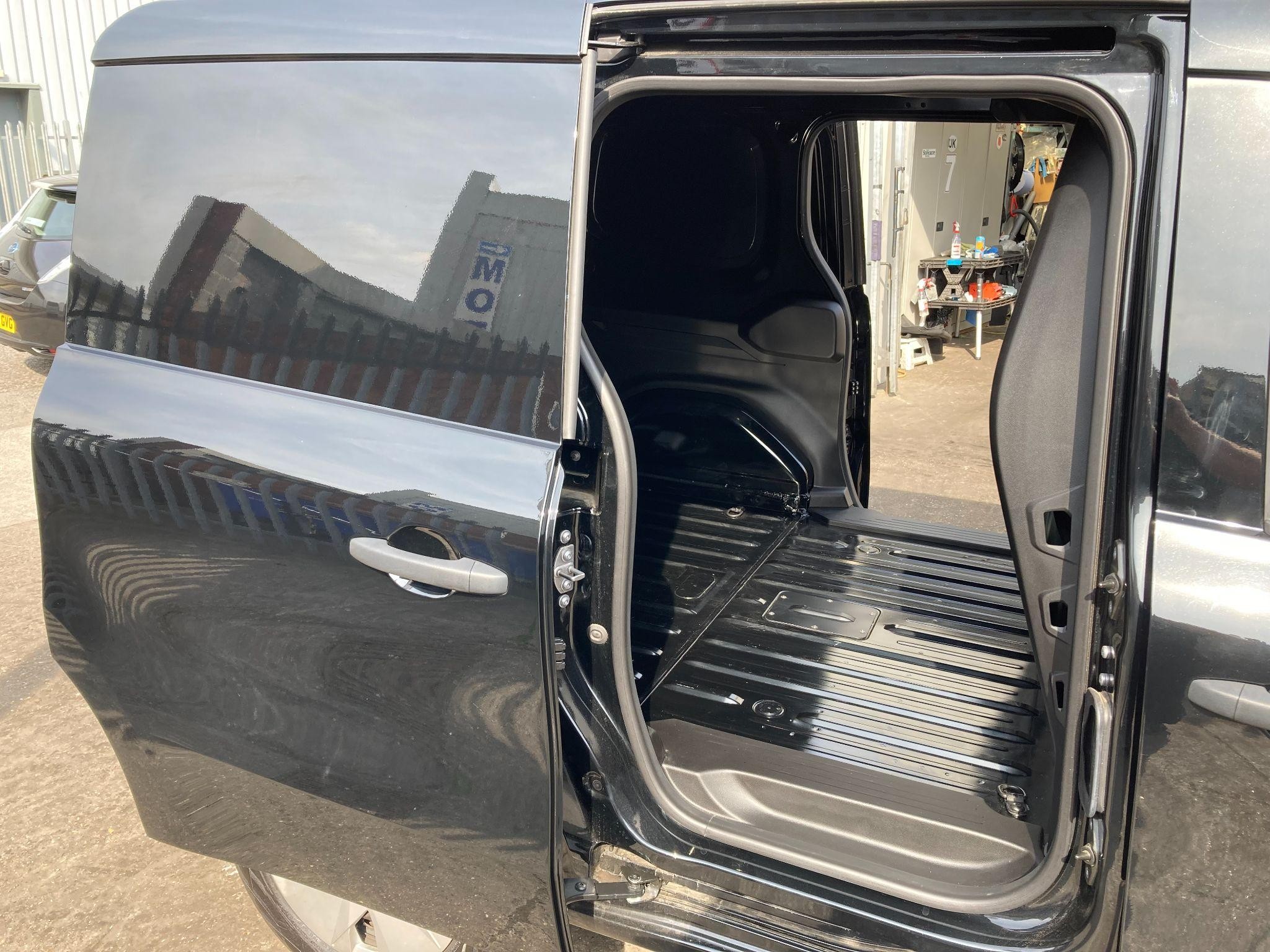 Nissan Townstar Image 22