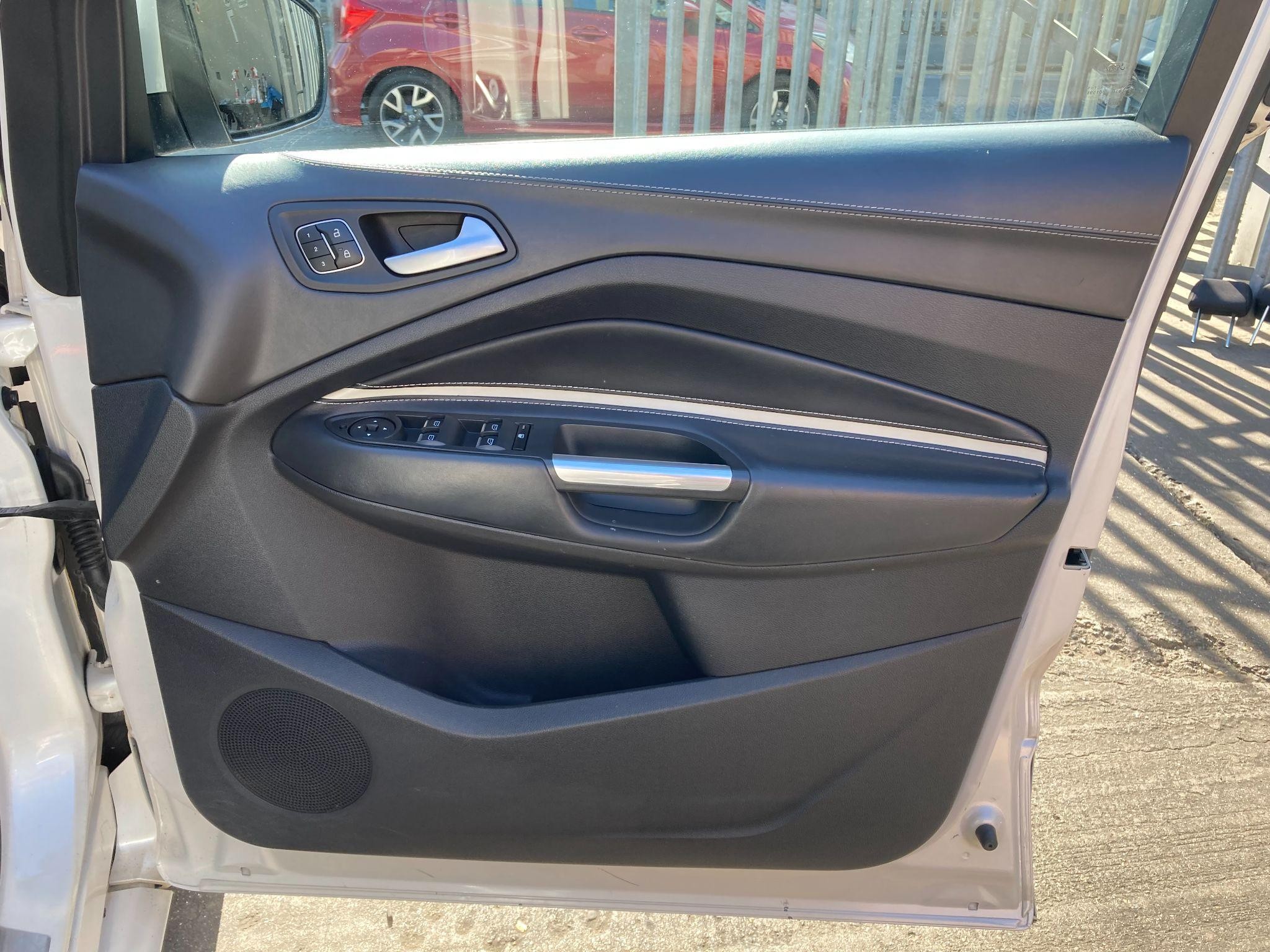 Ford Kuga Image 18