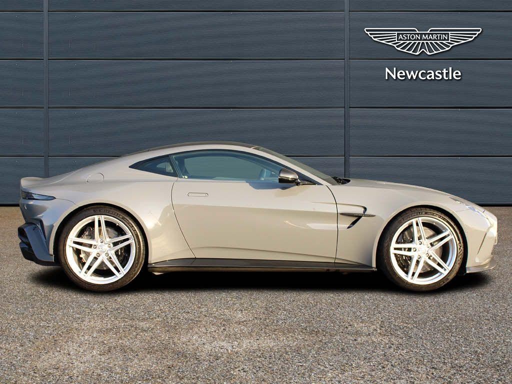 Aston Martin Vantage Image 15