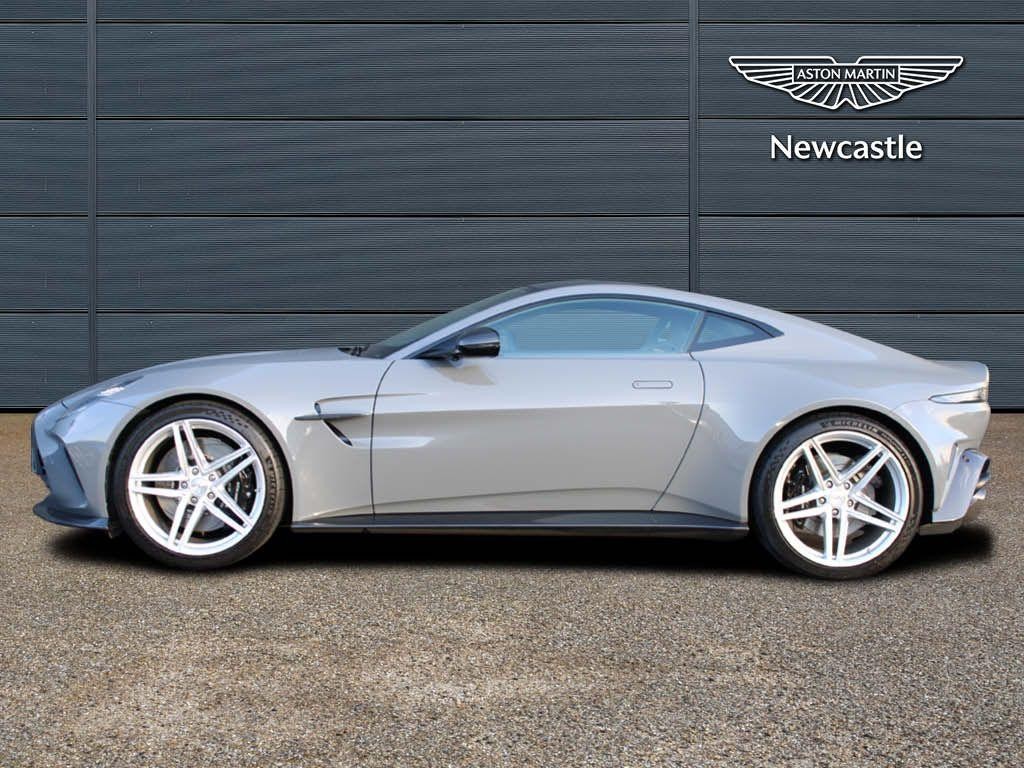 Aston Martin Vantage Image 23