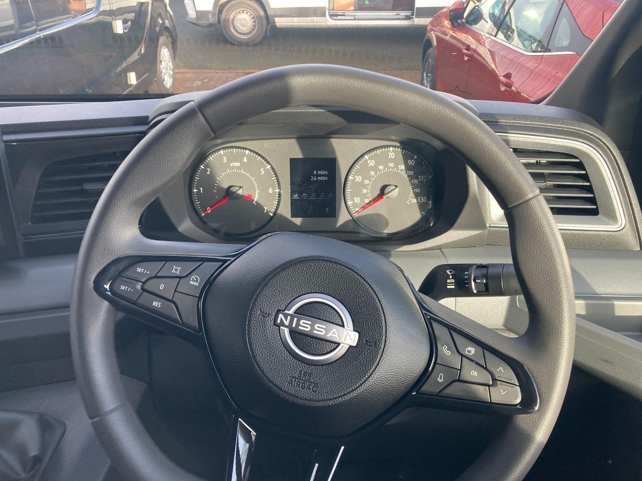 Nissan Interstar Image 14