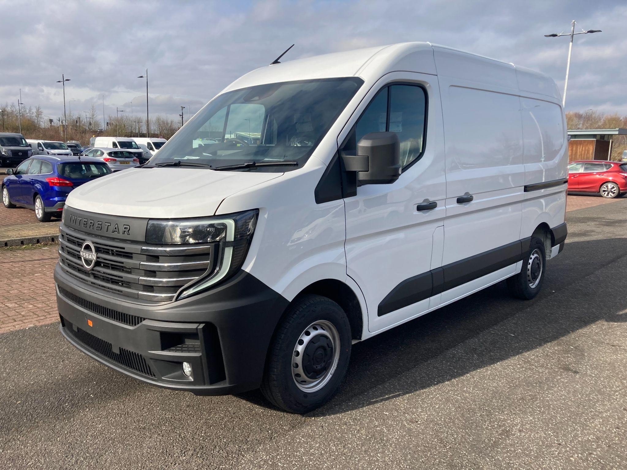Nissan Interstar Image 1
