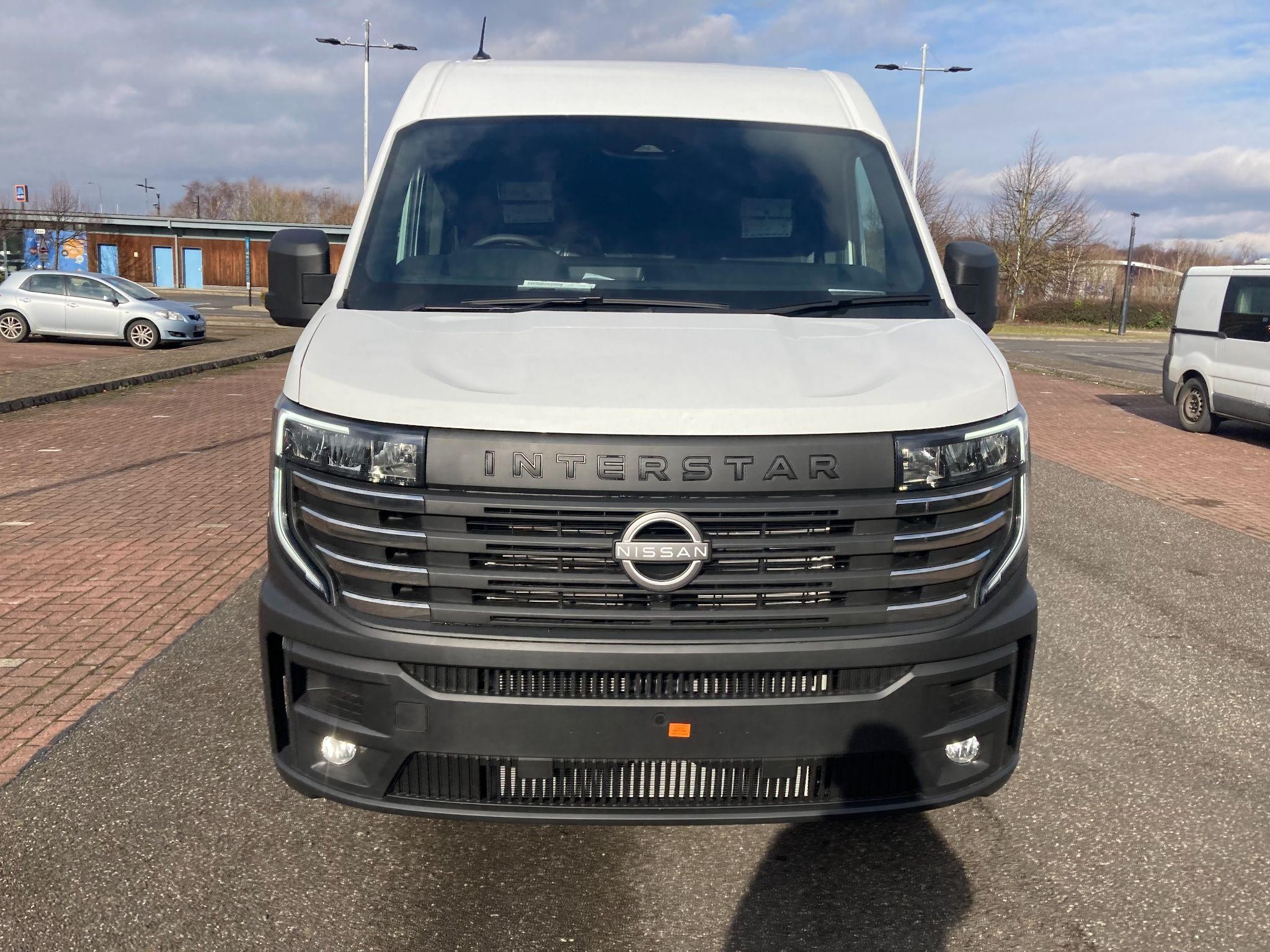 Nissan Interstar Image 2