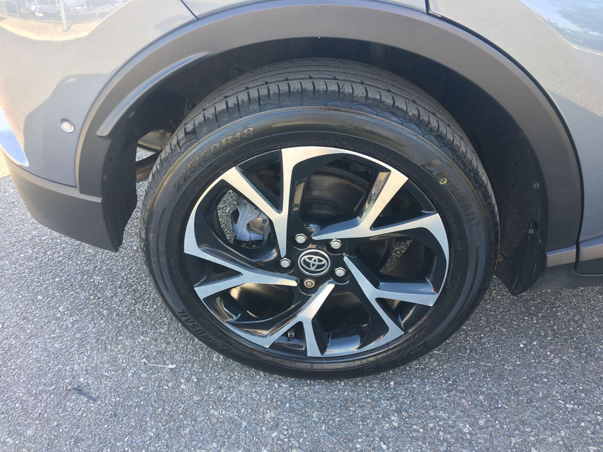 Toyota C-HR Image 11