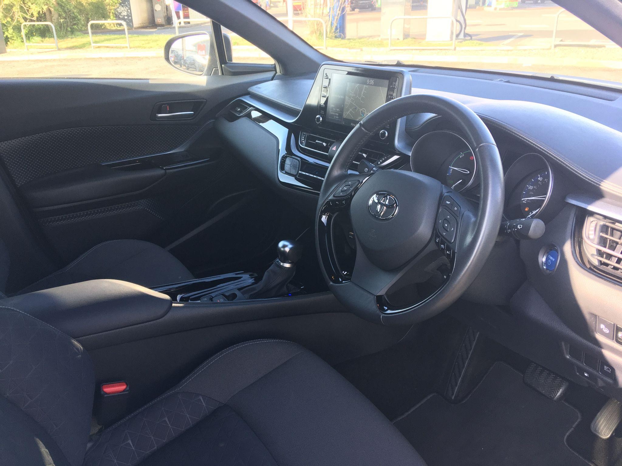 Toyota C-HR Image 12